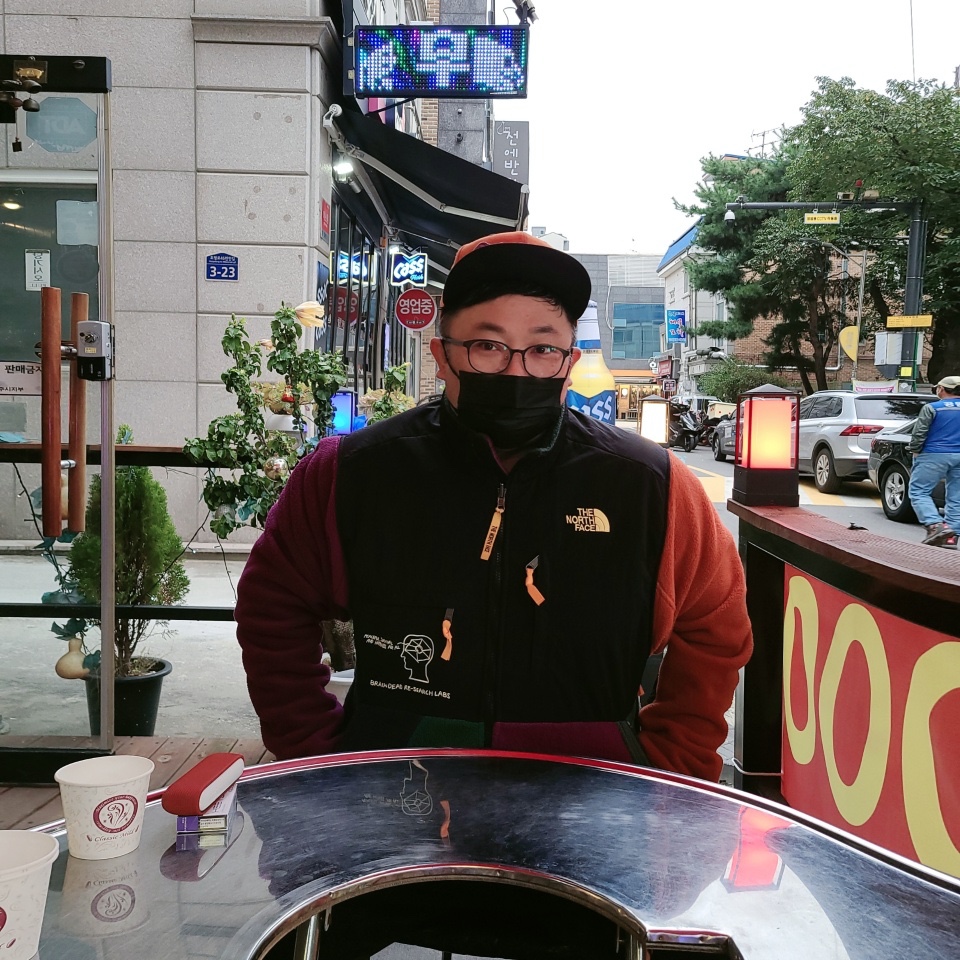 Supreme x The North Face S Logo Hooded Fleece Jacket Red - 20FW, Supreme Gonz Logo New Era Burnt Orange - 21SS 착용 스타일 - 2