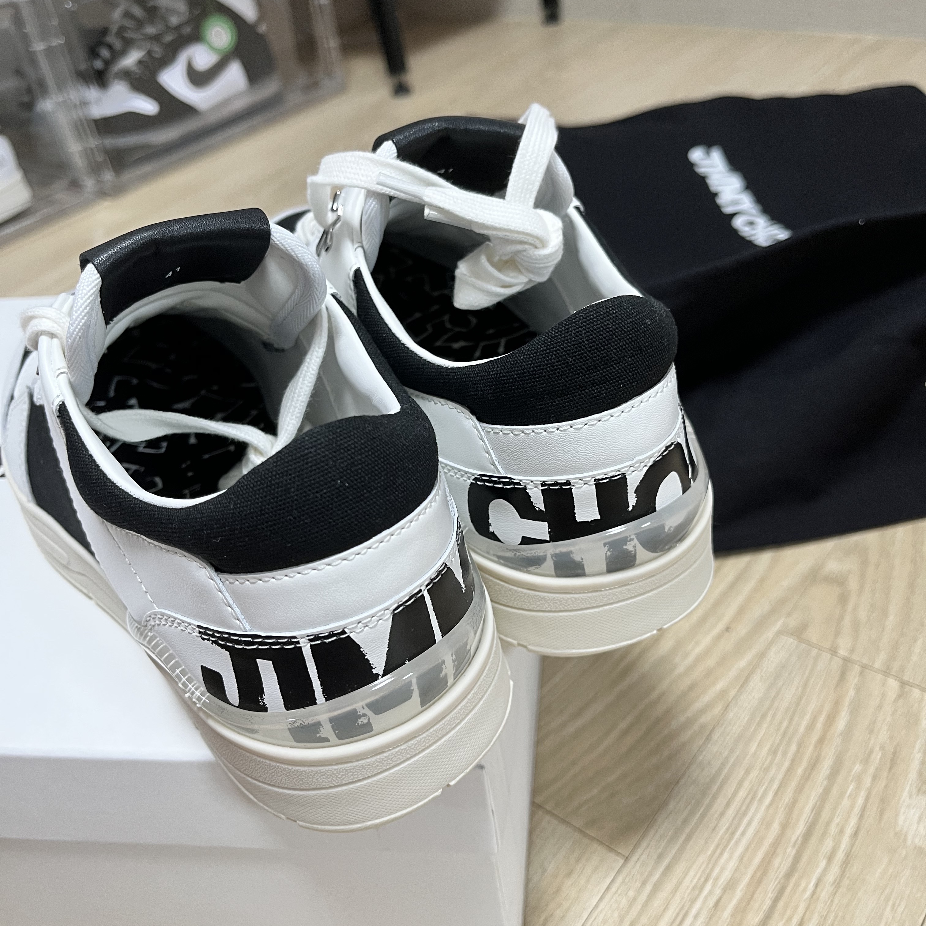 Jimmy Choo x Eric Haze x Poggy Florent Trainer White Black 착용 스타일 - 3