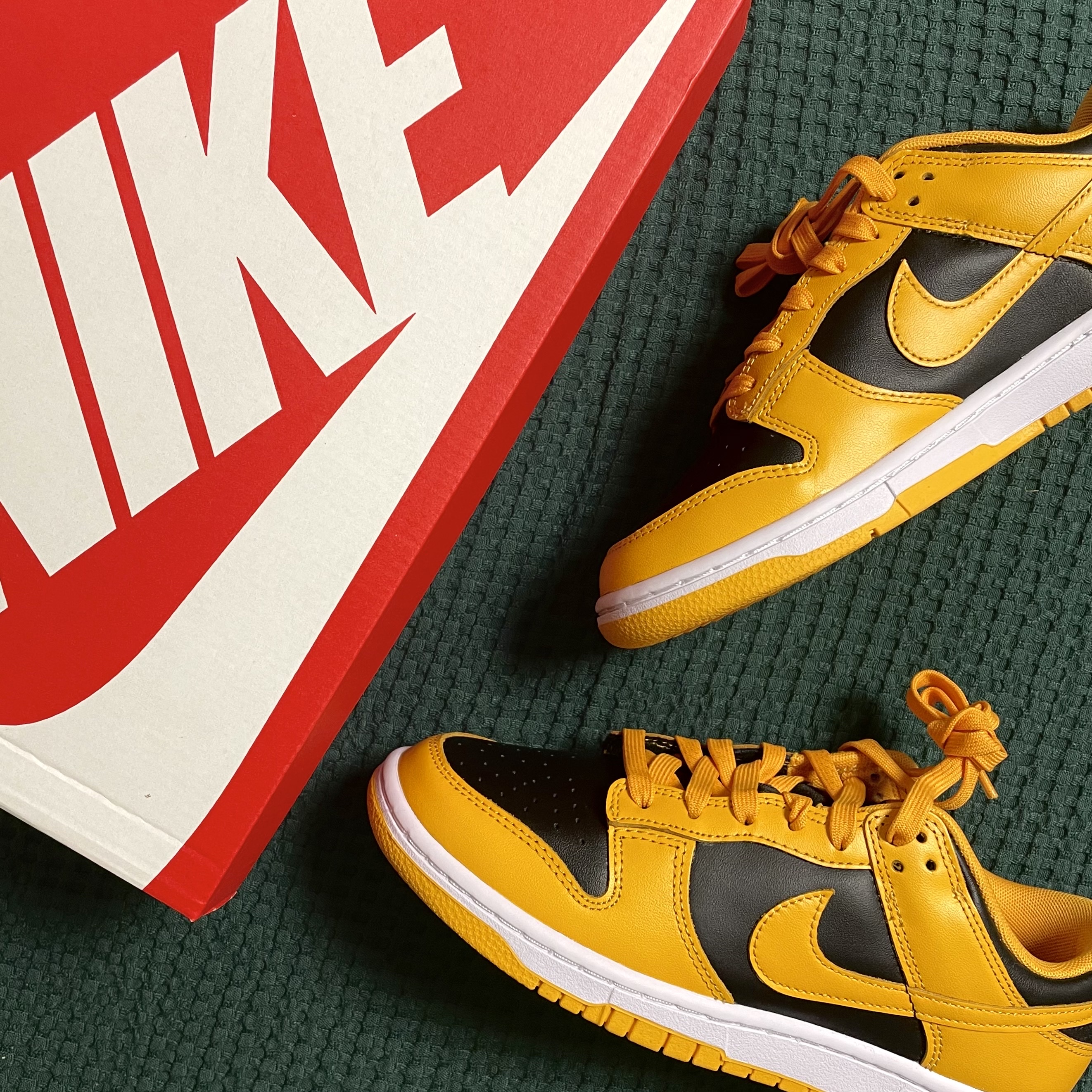 Nike Dunk Low Retro Championship Goldenrod 착용 스타일 - 1