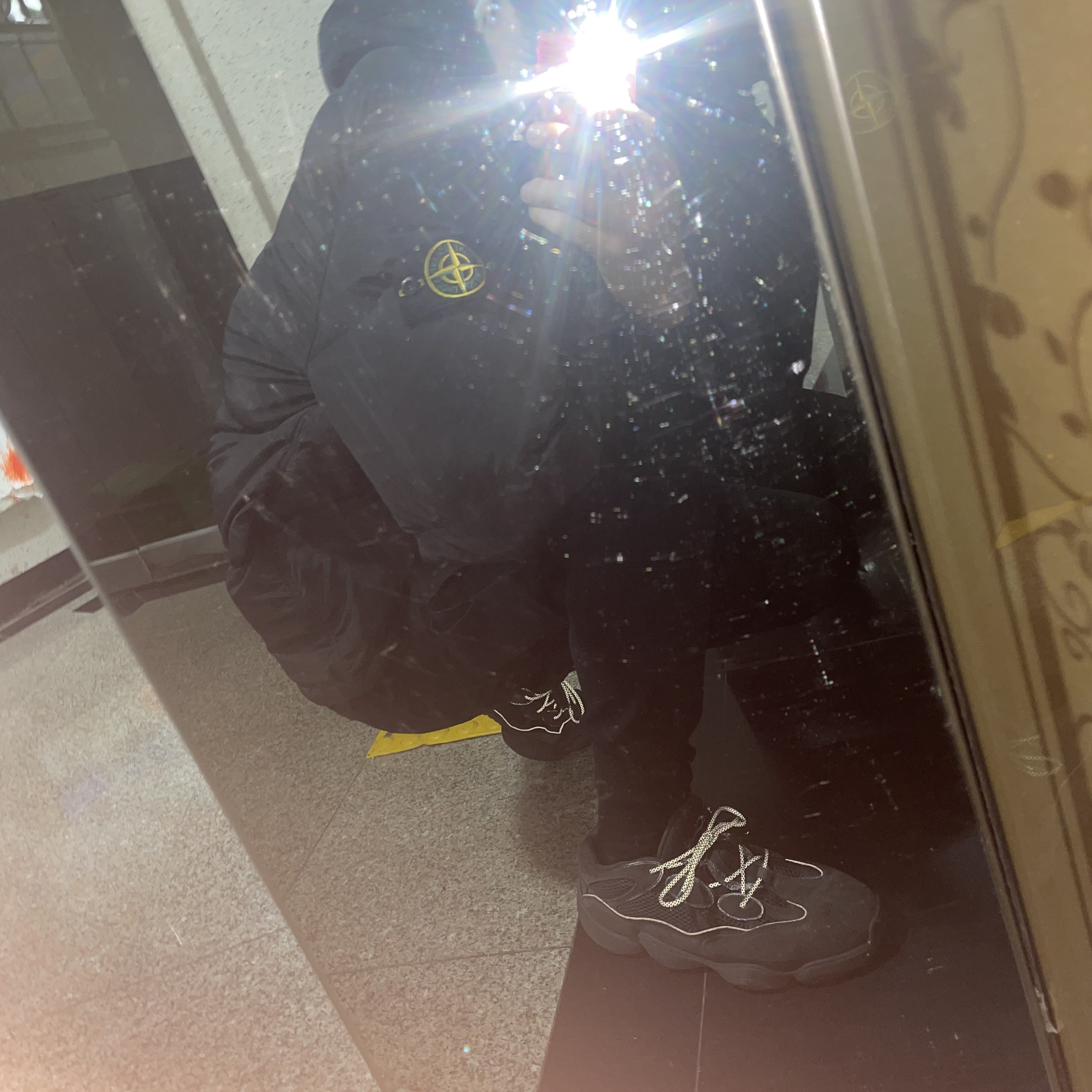 Adidas Yeezy 500 Utility Black 2018/2020, Stone Island 44508 Nylon Metal Down-TC Jacket Dark Grey - 21FW 착용 스타일
