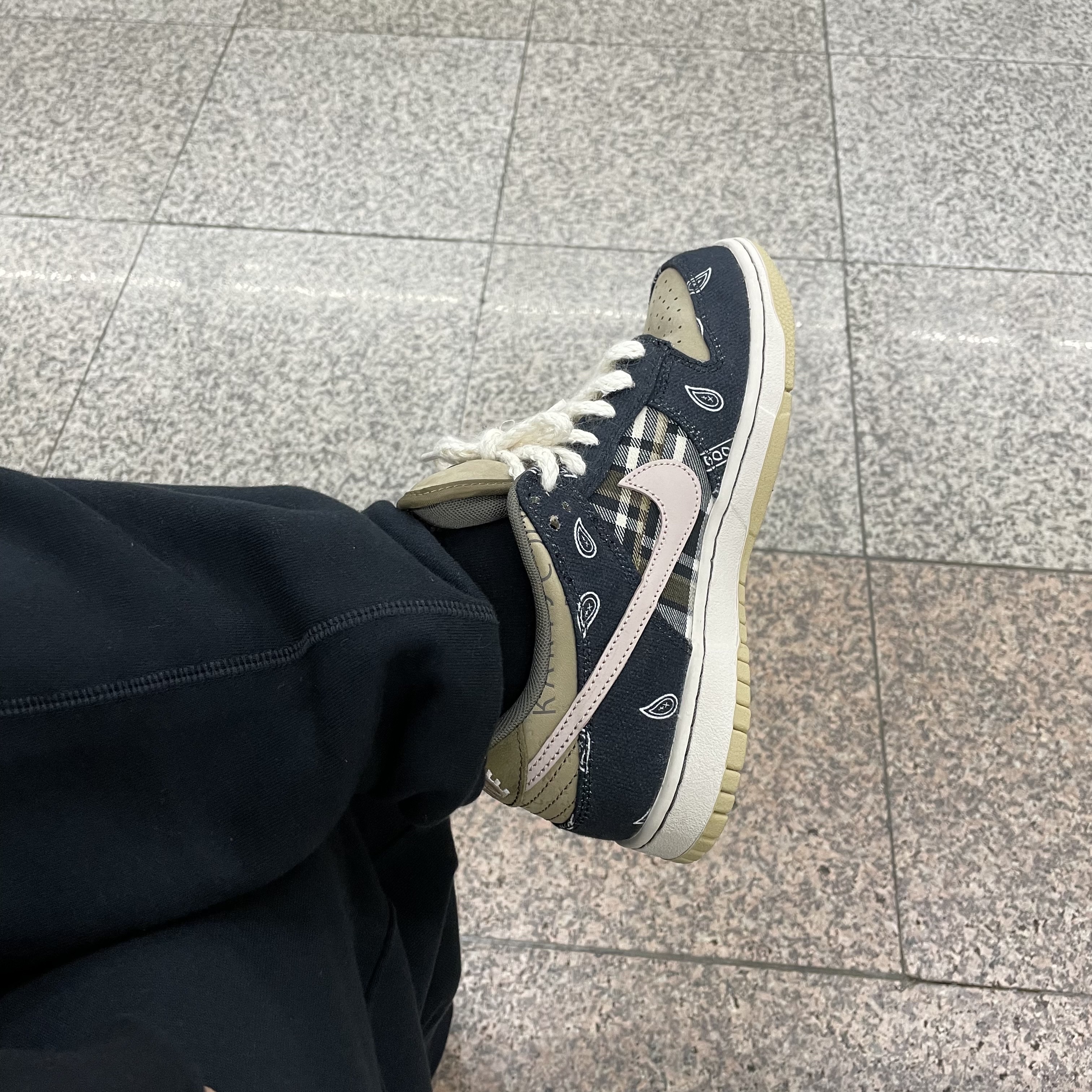 Nike x Travis Scott SB Dunk Low 착용 스타일 - 3