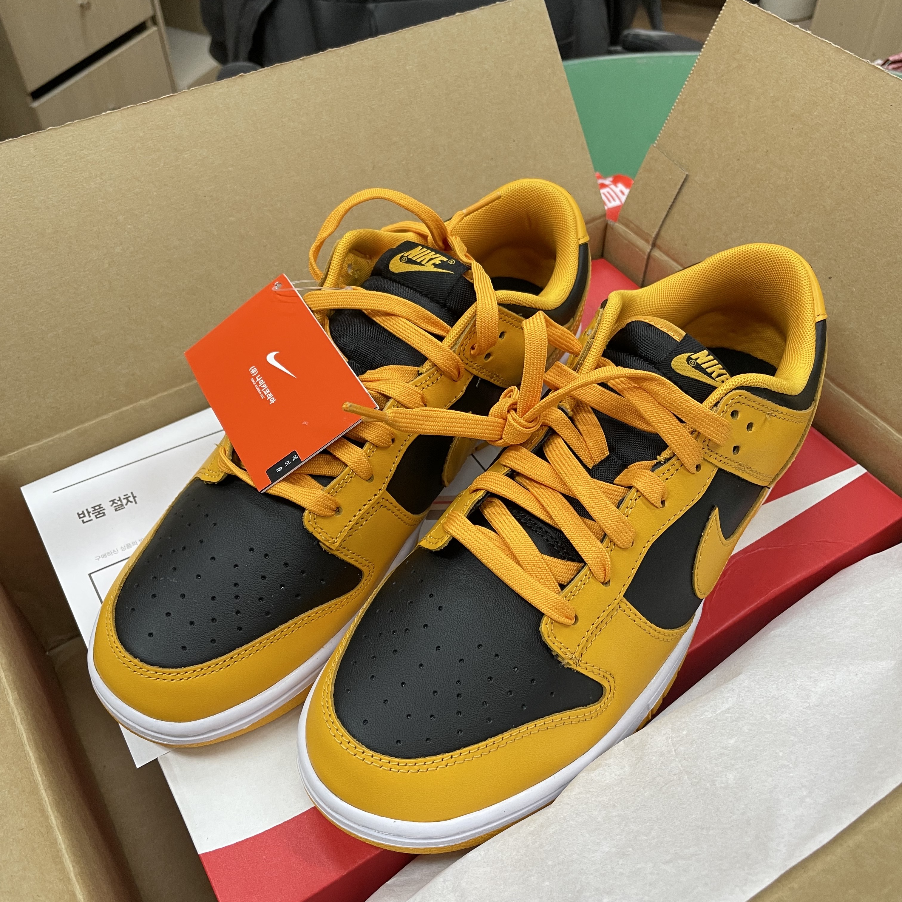 Nike Dunk Low Retro Championship Goldenrod 착용 스타일 - 3
