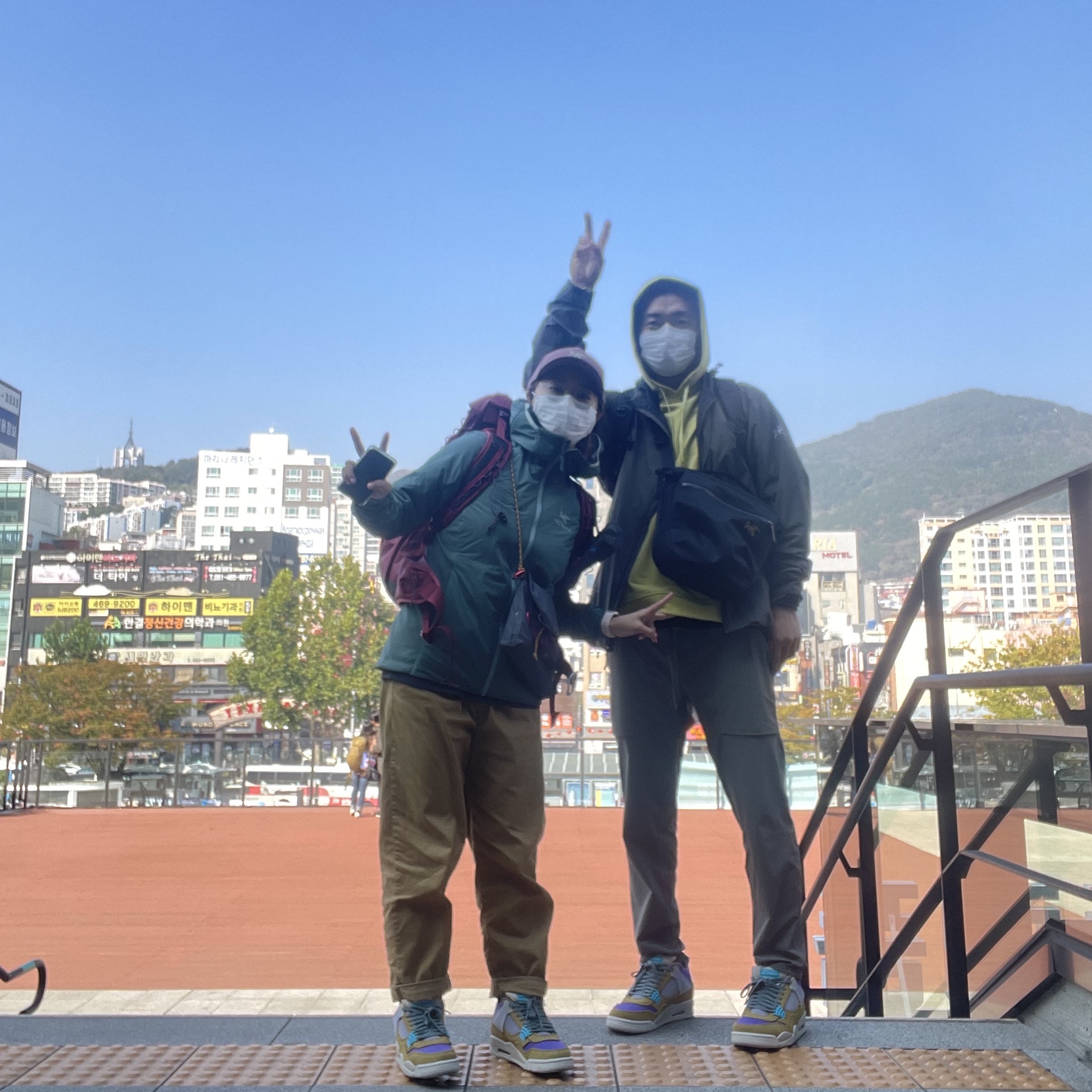 Jordan 4 x Union Retro SP Desert Moss, Arc'teryx Arro 8 Shoulder Bag Black 착용 스타일