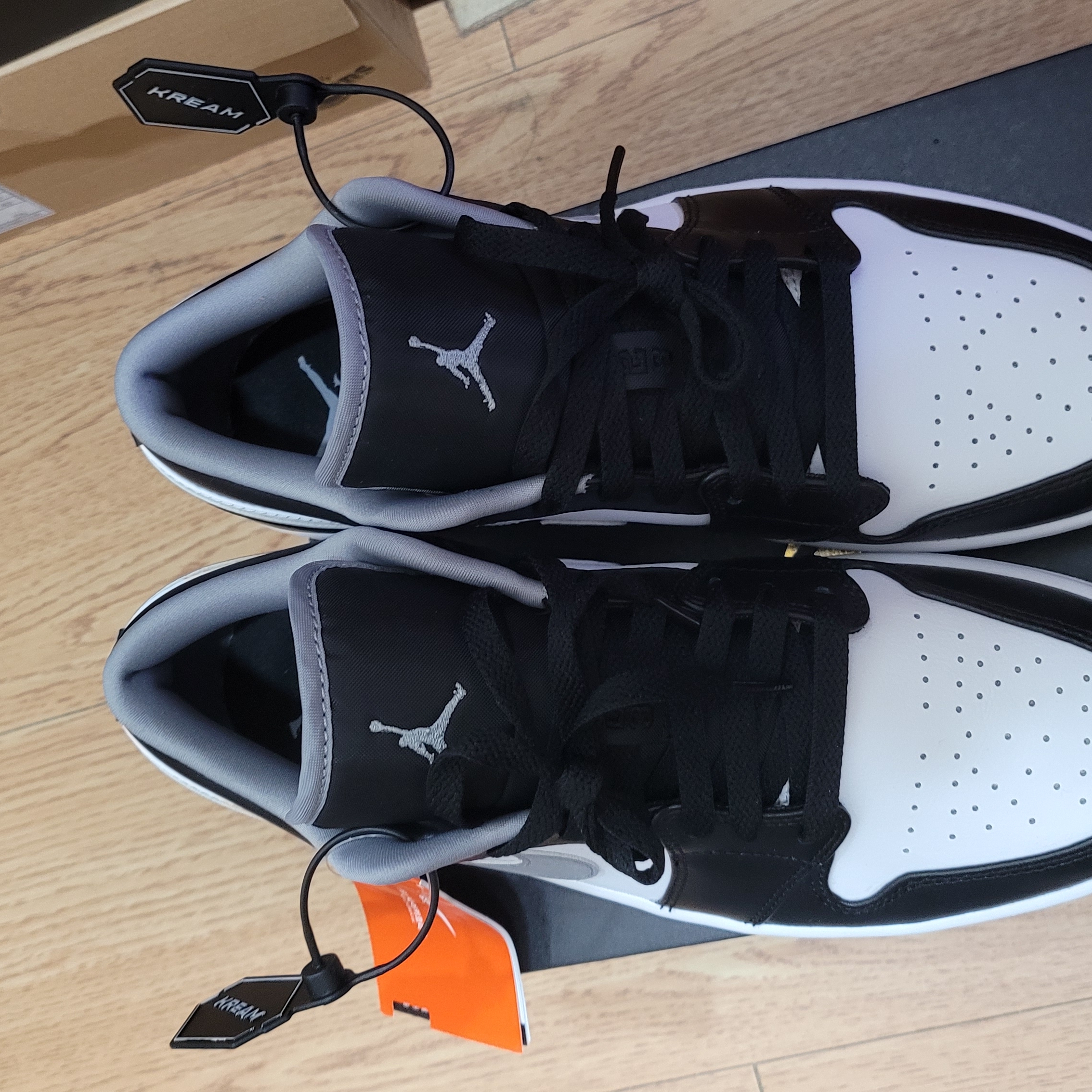 (GS) Jordan 1 Low Black Particle Grey 착용 스타일