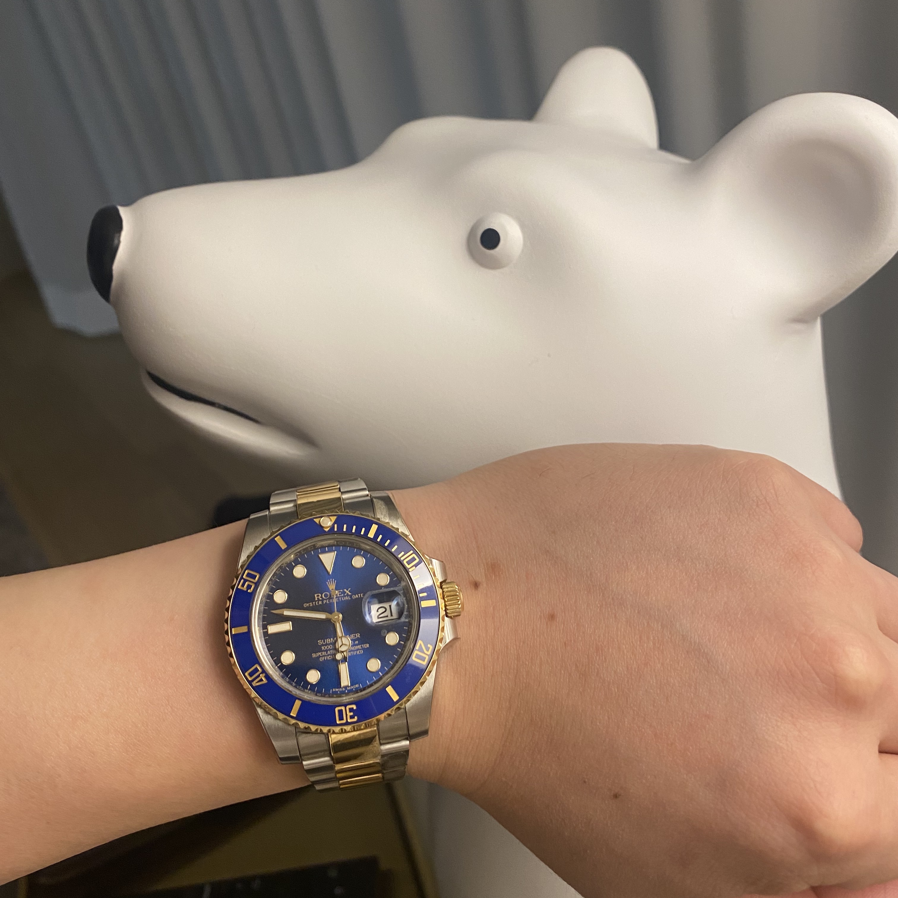 Rolex Submariner Date 41mm 126613LB Royal Blue Oyster 착용 스타일