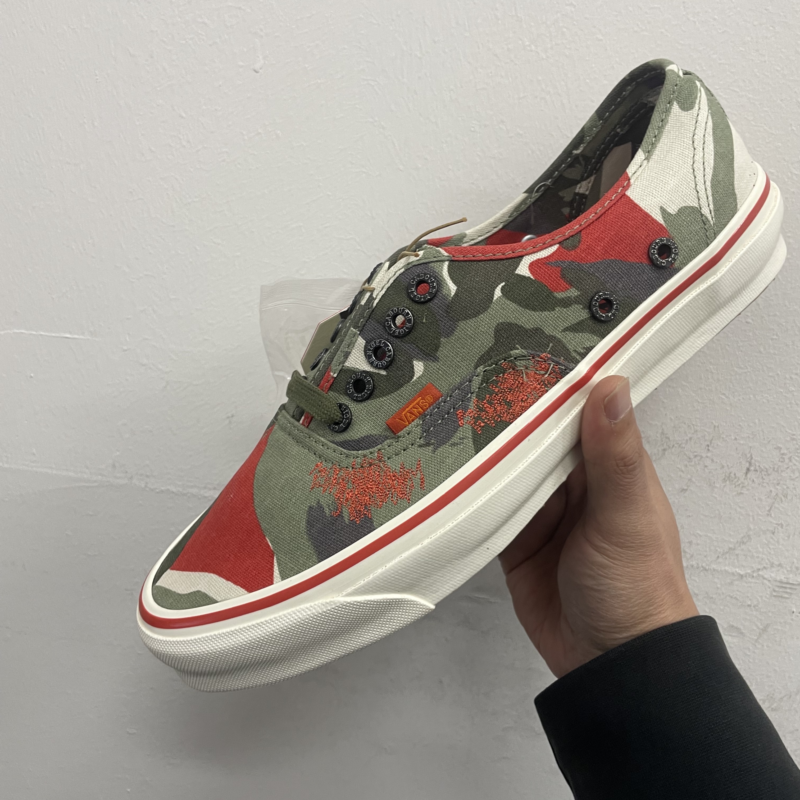 Vans Vault x Nigel Cabourn OG Authentic LX Army Green Camo 착용 스타일