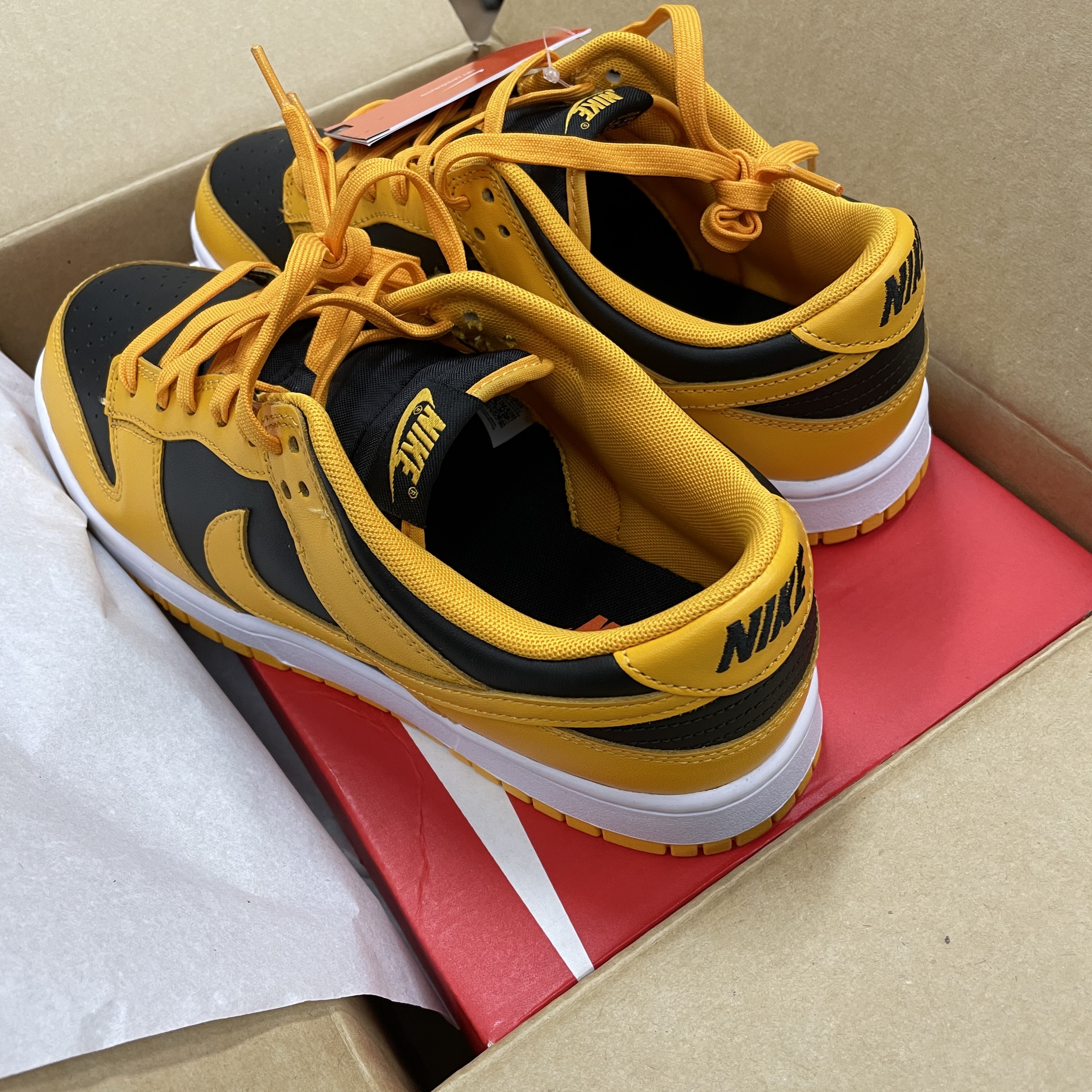 Nike Dunk Low Retro Championship Goldenrod 착용 스타일 - 2