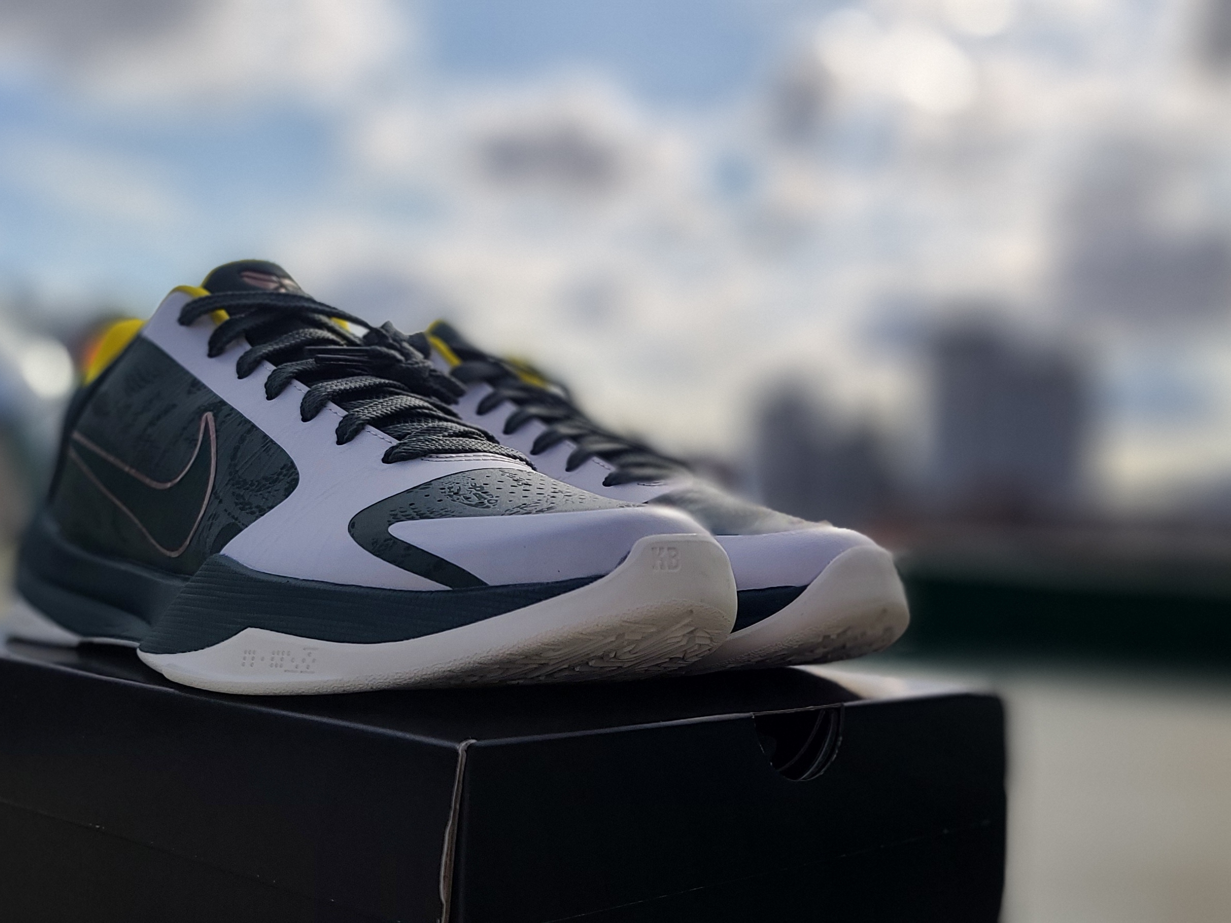 Jordan 5 x Off-White Retro SP Sail Fire Red, Nike x Undefeated Kobe 4 Protro Phoenix Suns 착용 스타일 - 4