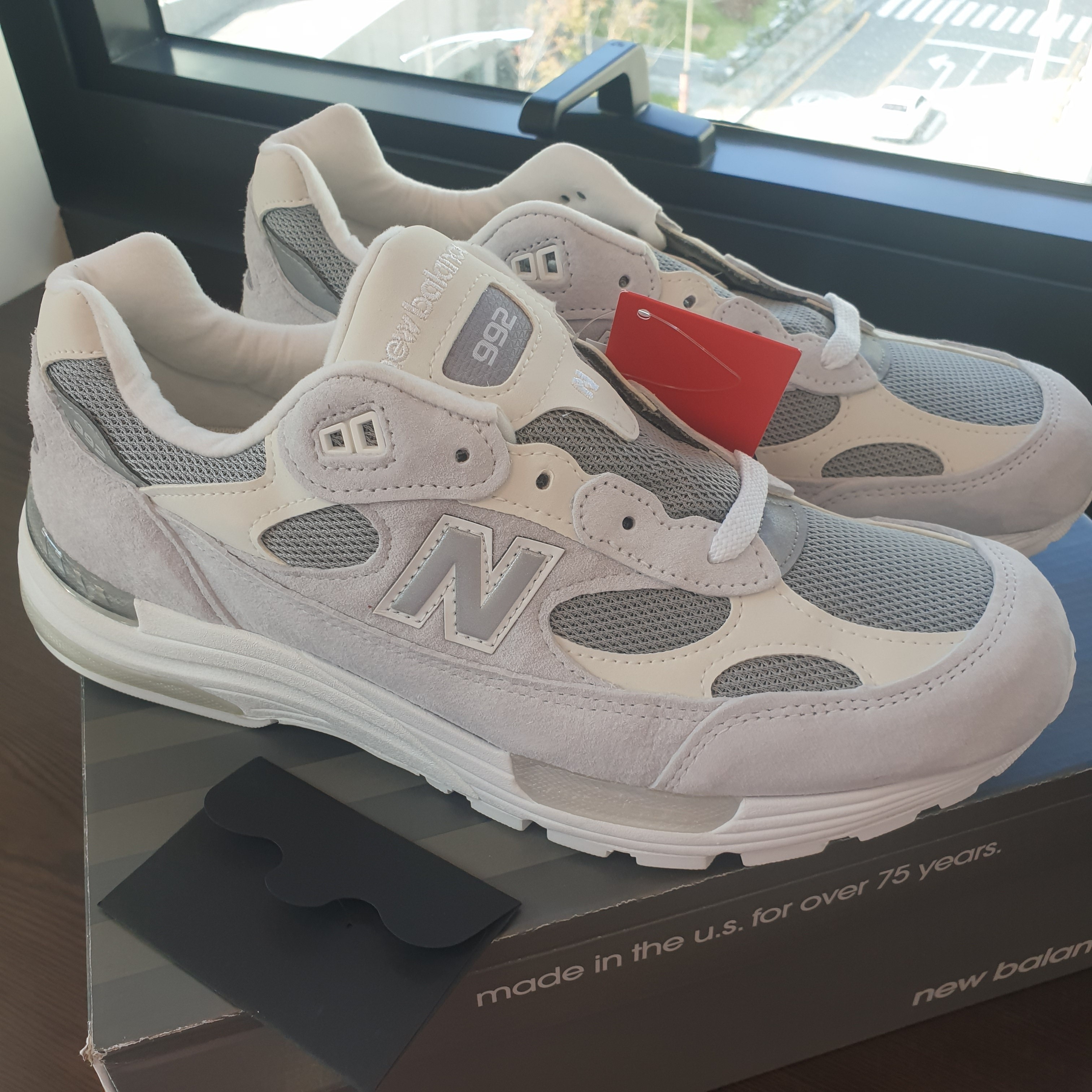 New Balance 992 Made in USA White Silver 착용 스타일