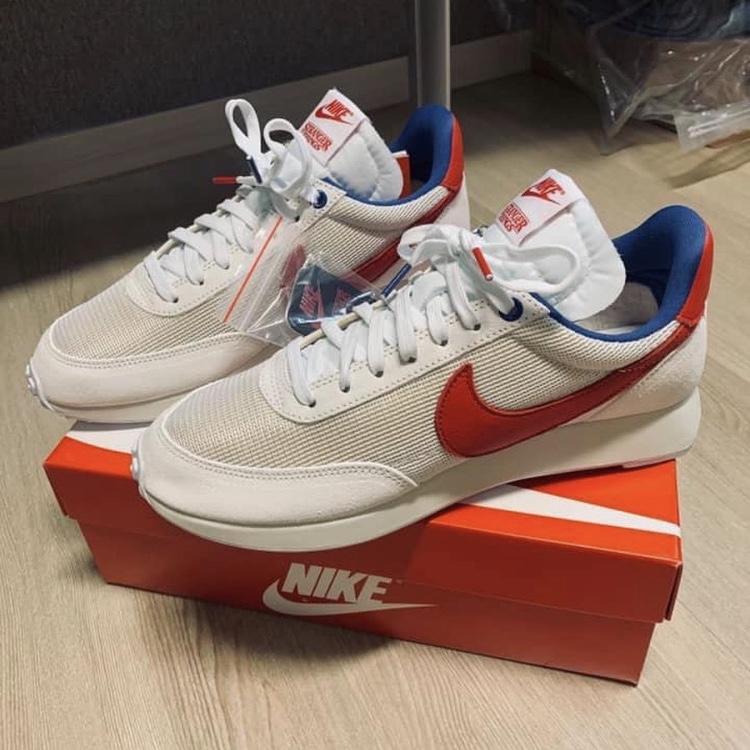 Nike x Stranger Things Tailwind 79 Independence Day Pack 착용 스타일