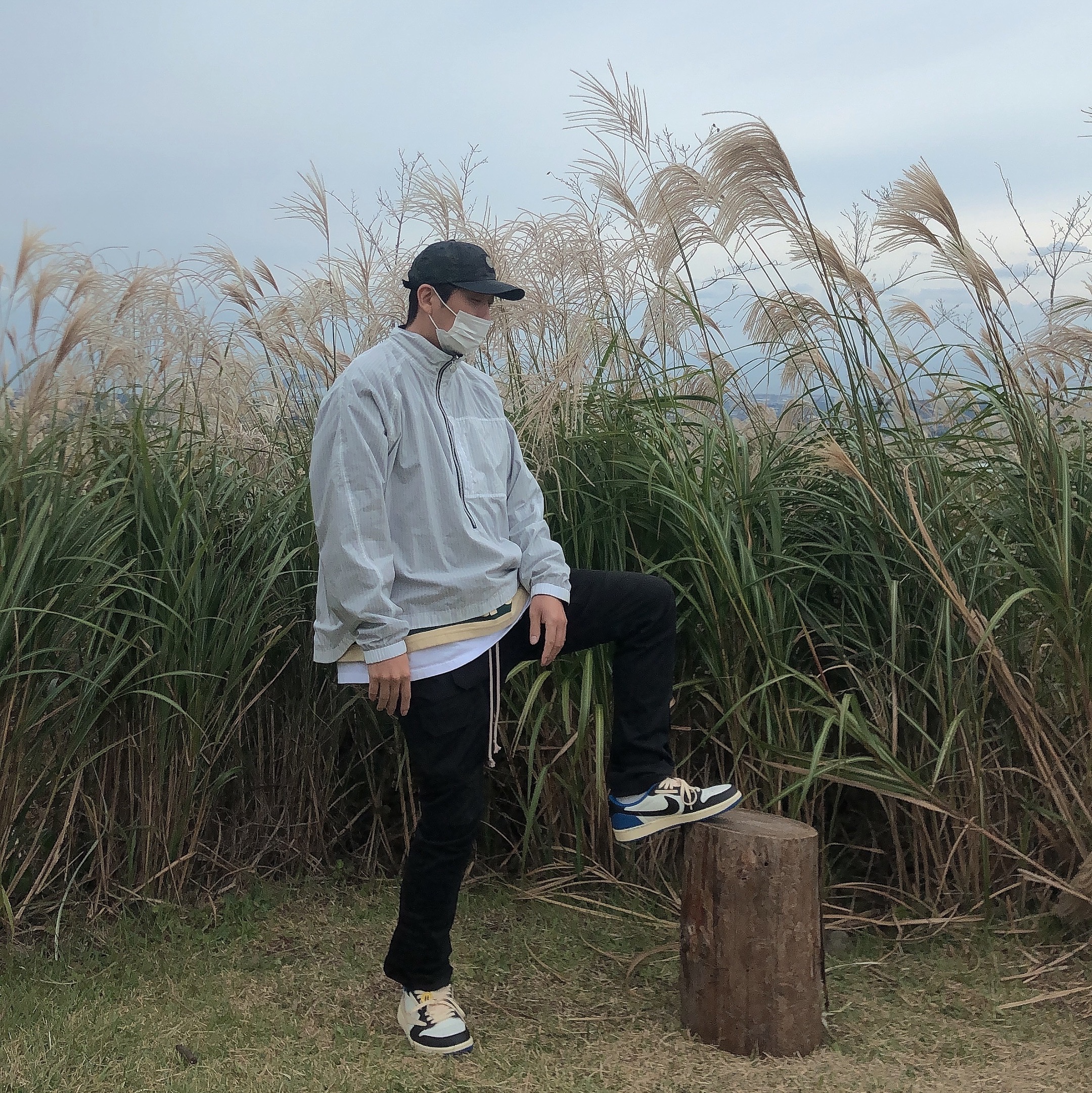 Jordan 1 x Travis Scott x Fragment Retro Low OG SP Military Blue, Supreme x Stone Island Painted Camo Nylon 6-Panel Dark Teal - 20FW 착용 스타일