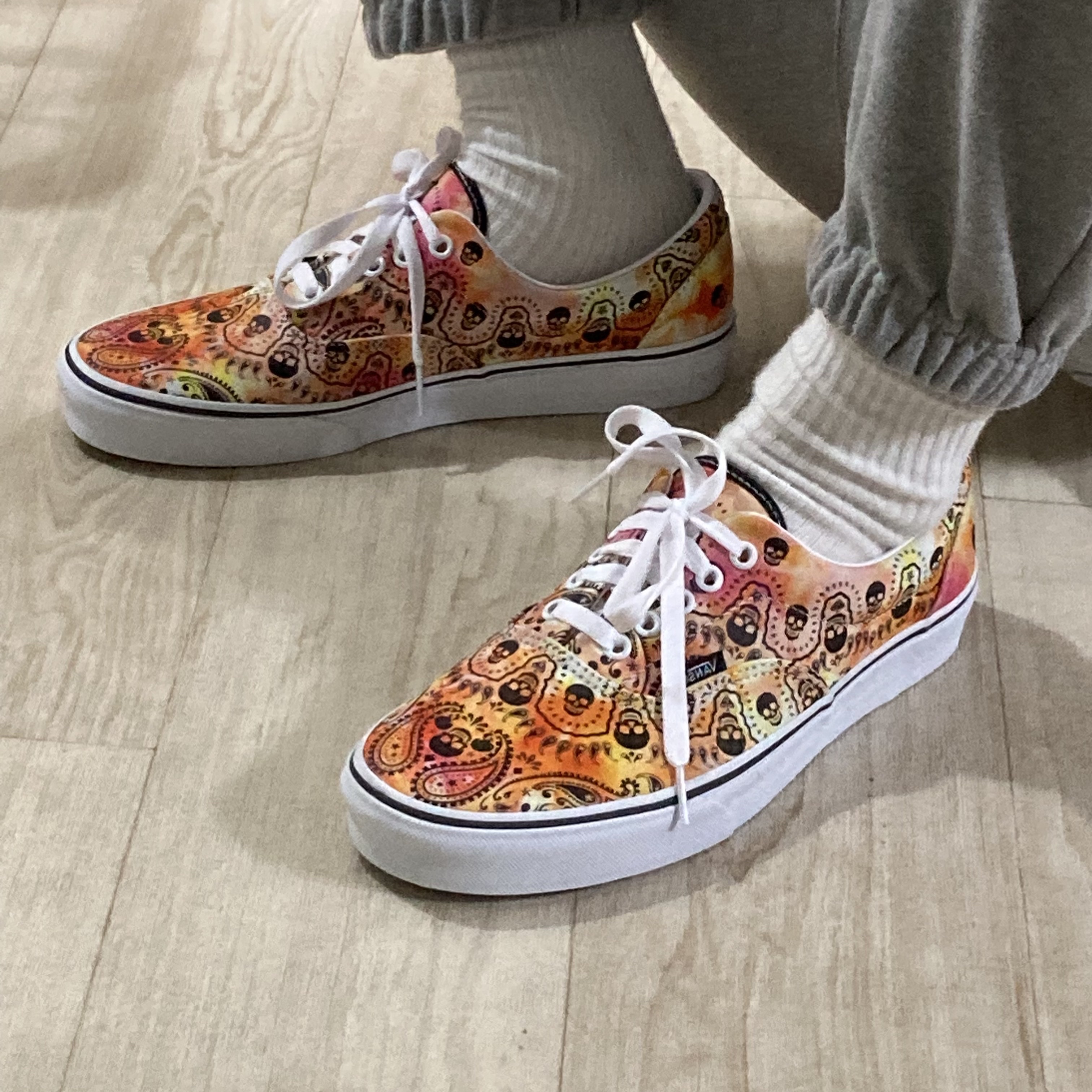 Vans Era Bandana Tie Dye Orange 착용 스타일