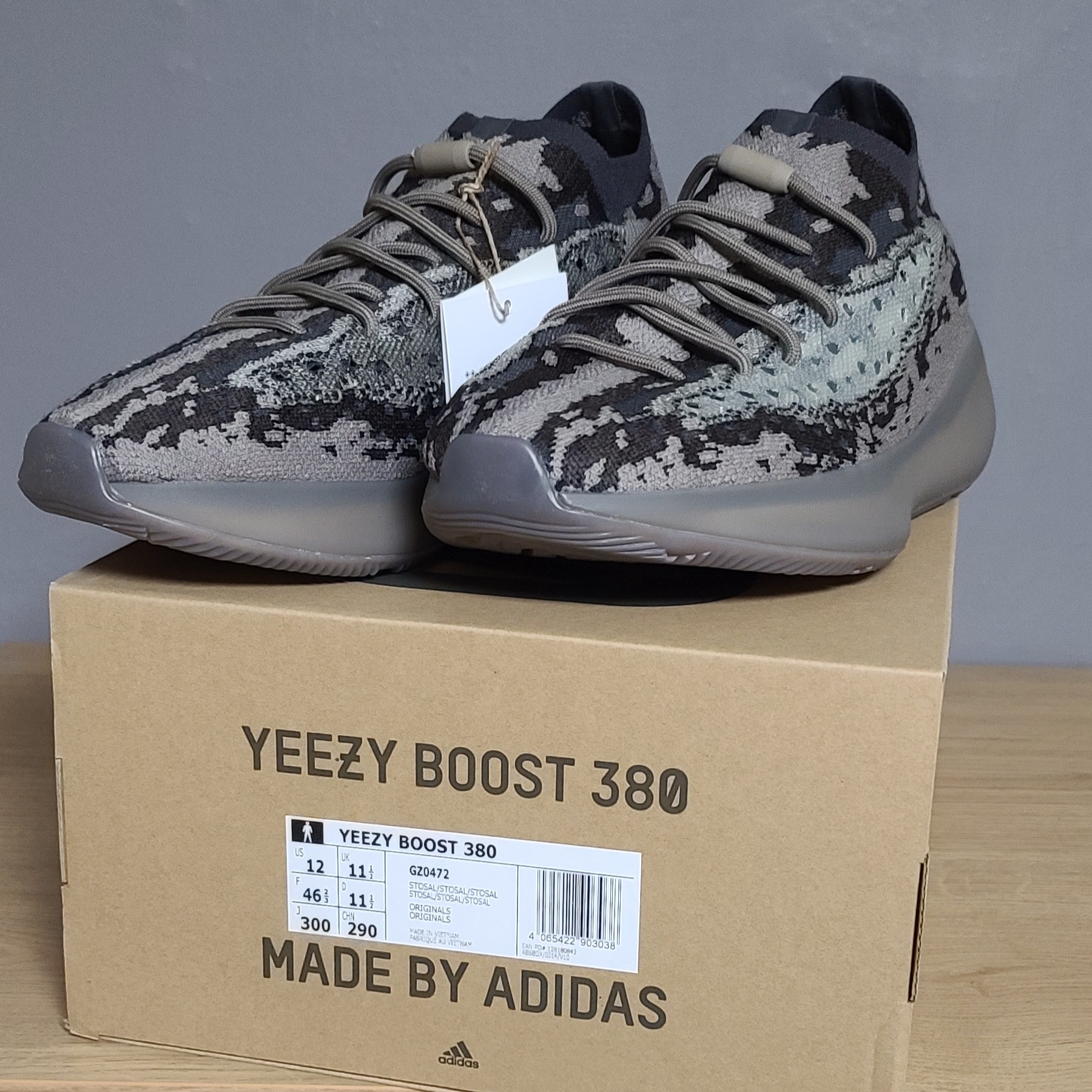 Adidas Yeezy Boost 380 Stone Salt 착용 스타일 - 1