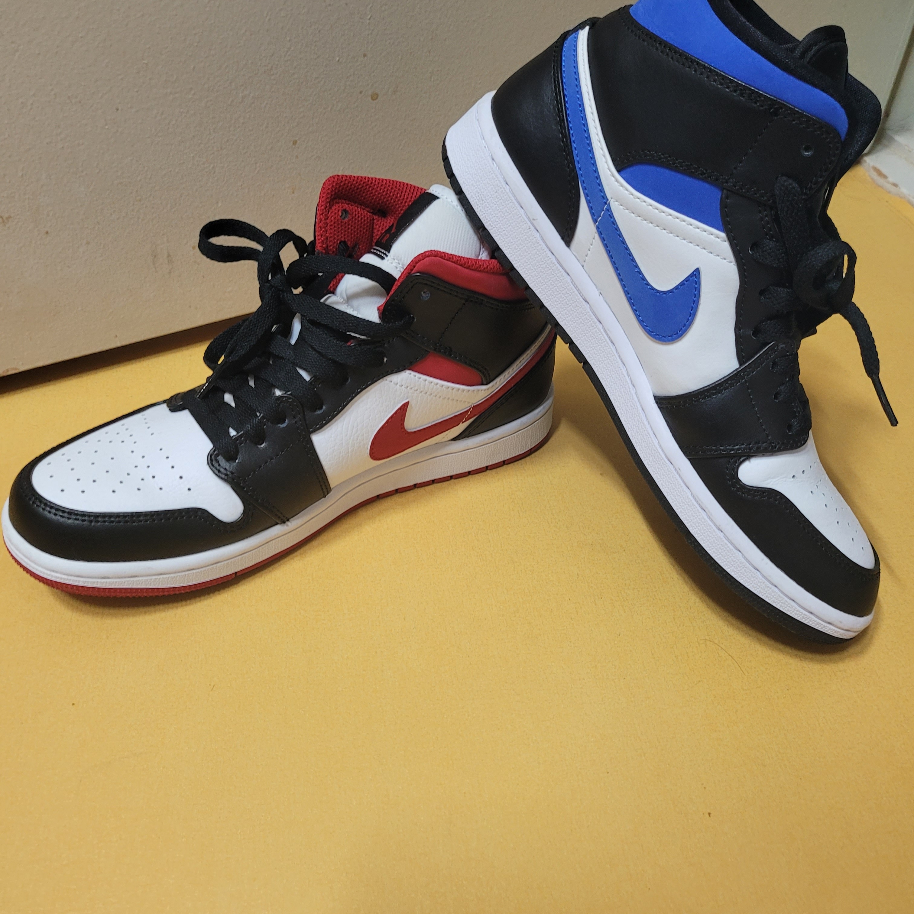 Jordan 1 Mid Gym Red Black White, Jordan 1 Mid Racer Blue 착용 스타일 - 2