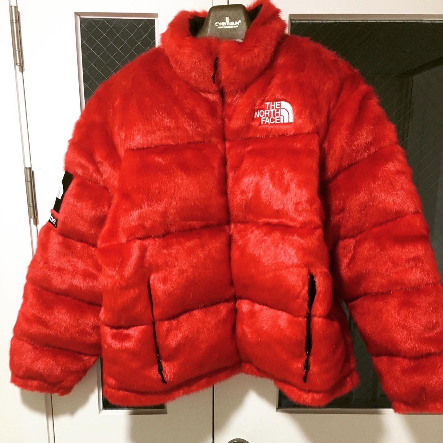 Supreme x The North Face Faux Fur Nuptse Jacket Red - 20FW 착용 스타일 - 1