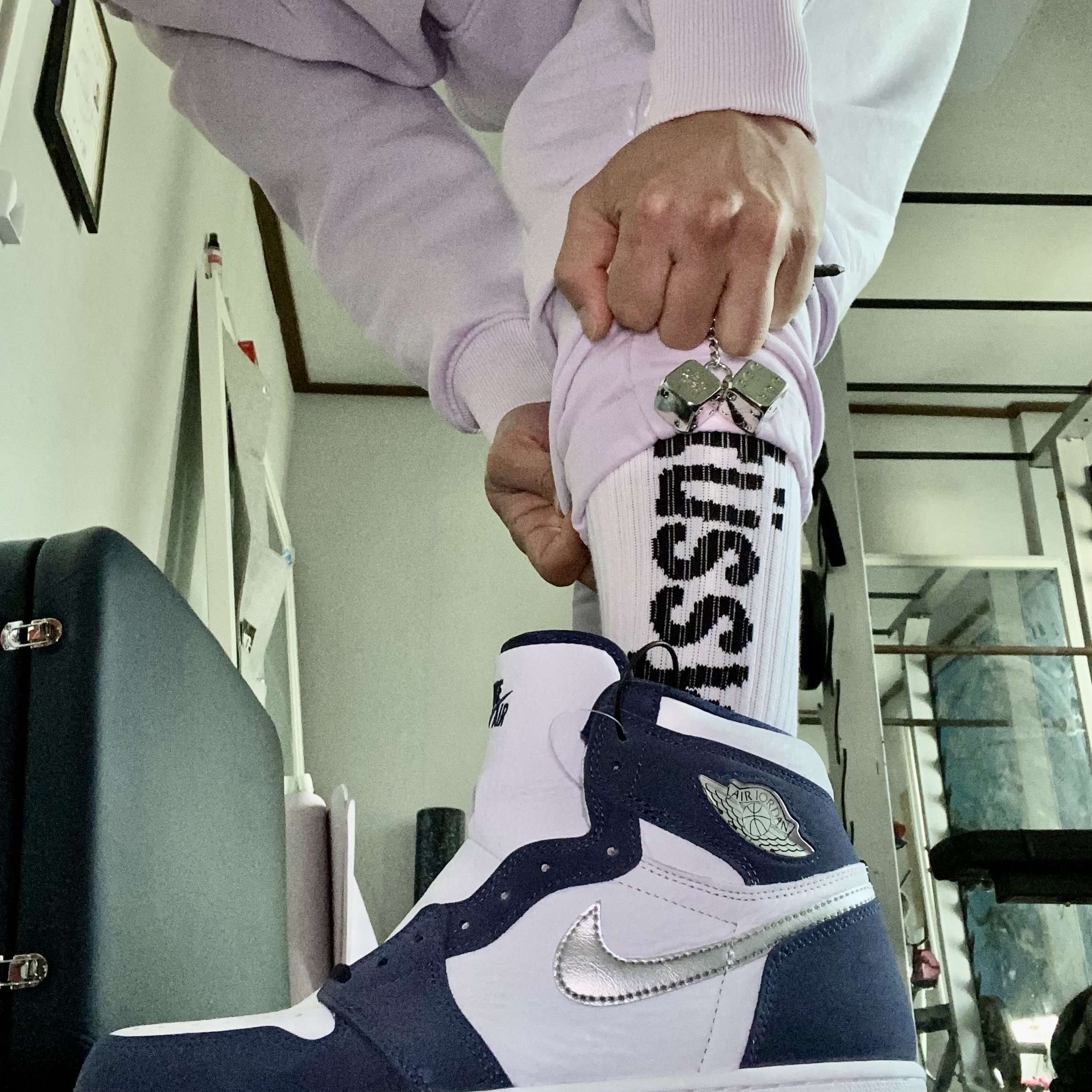 Gucci Rhyton Leather Sneakers Logo, Jordan 1 x Travis Scott x Fragment Retro Low OG SP Military Blue 착용 스타일 - 2