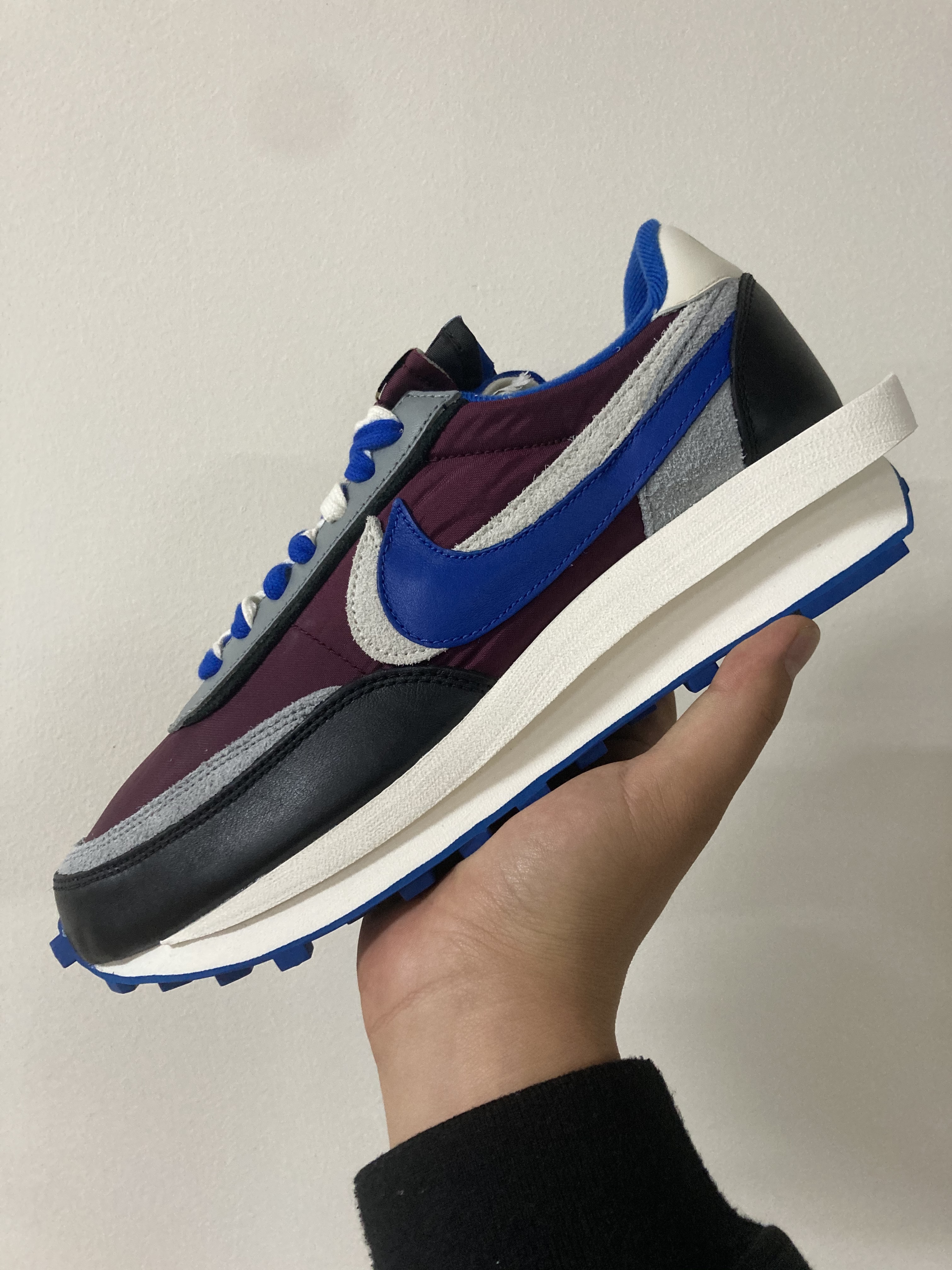 Nike x Sacai x Undercover LDWaffle Night Maroon Team Royal 착용 스타일