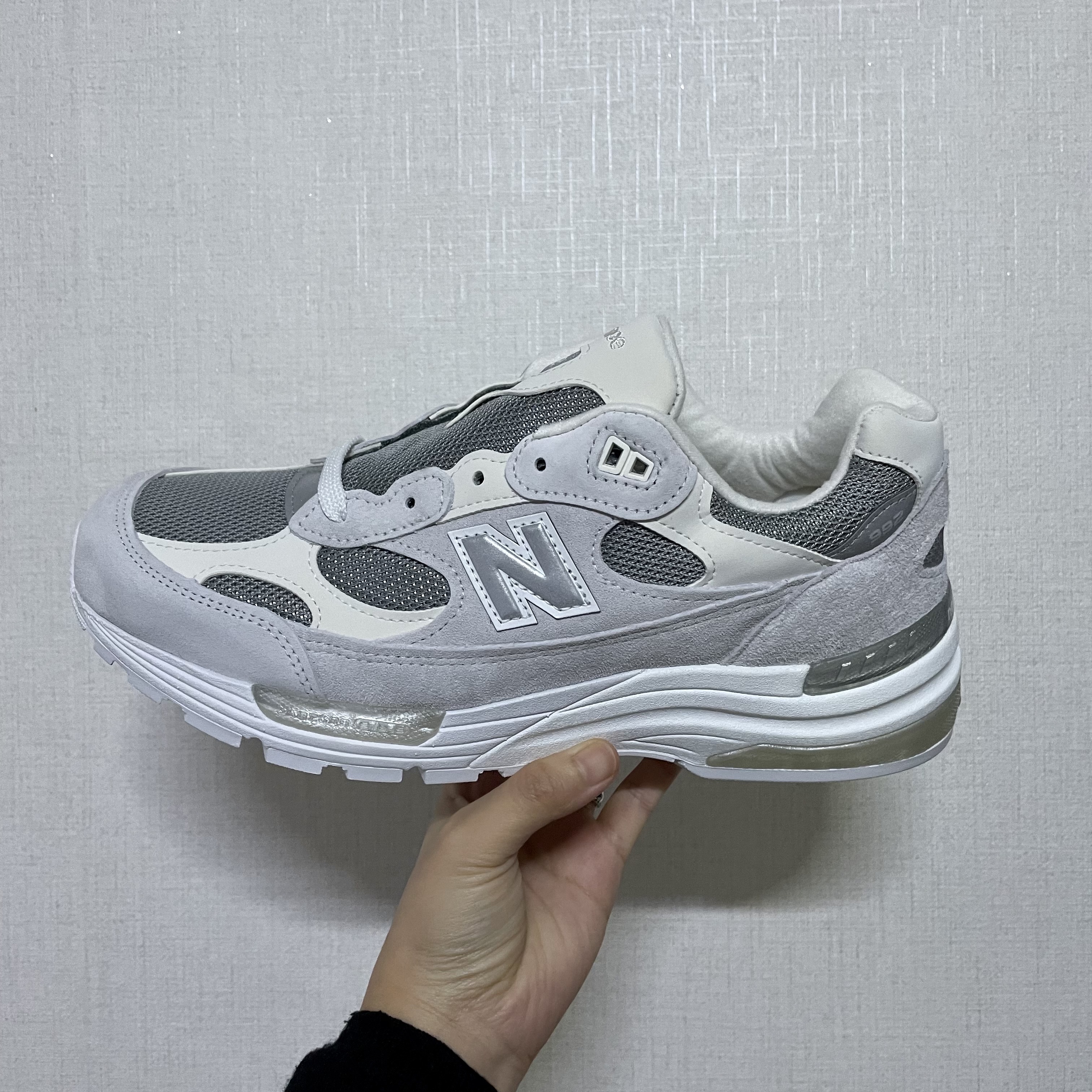 New Balance 992 Made in USA White Silver 착용 스타일