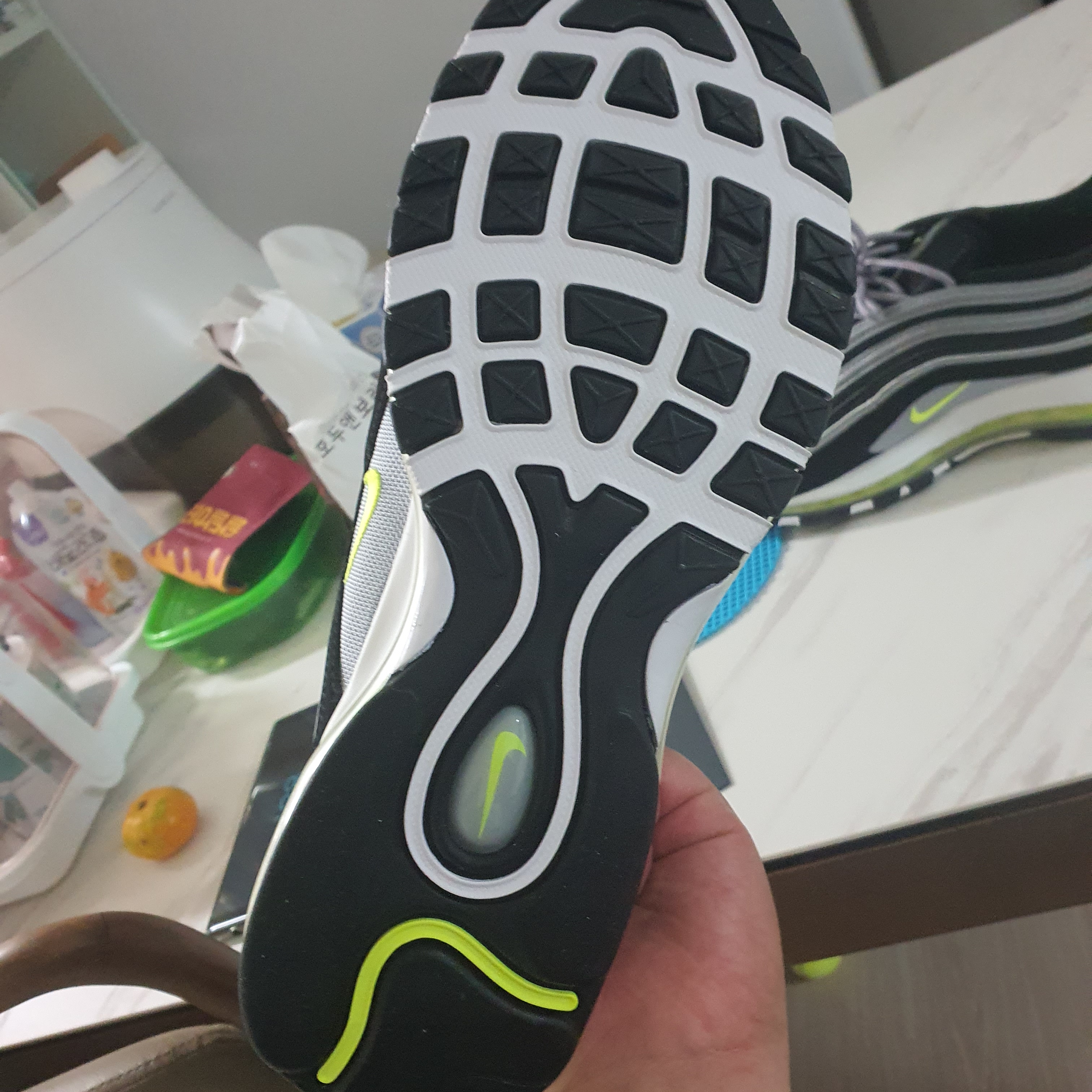 Nike Air Max 97 OG Black Volt Asia 착용 스타일 - 2
