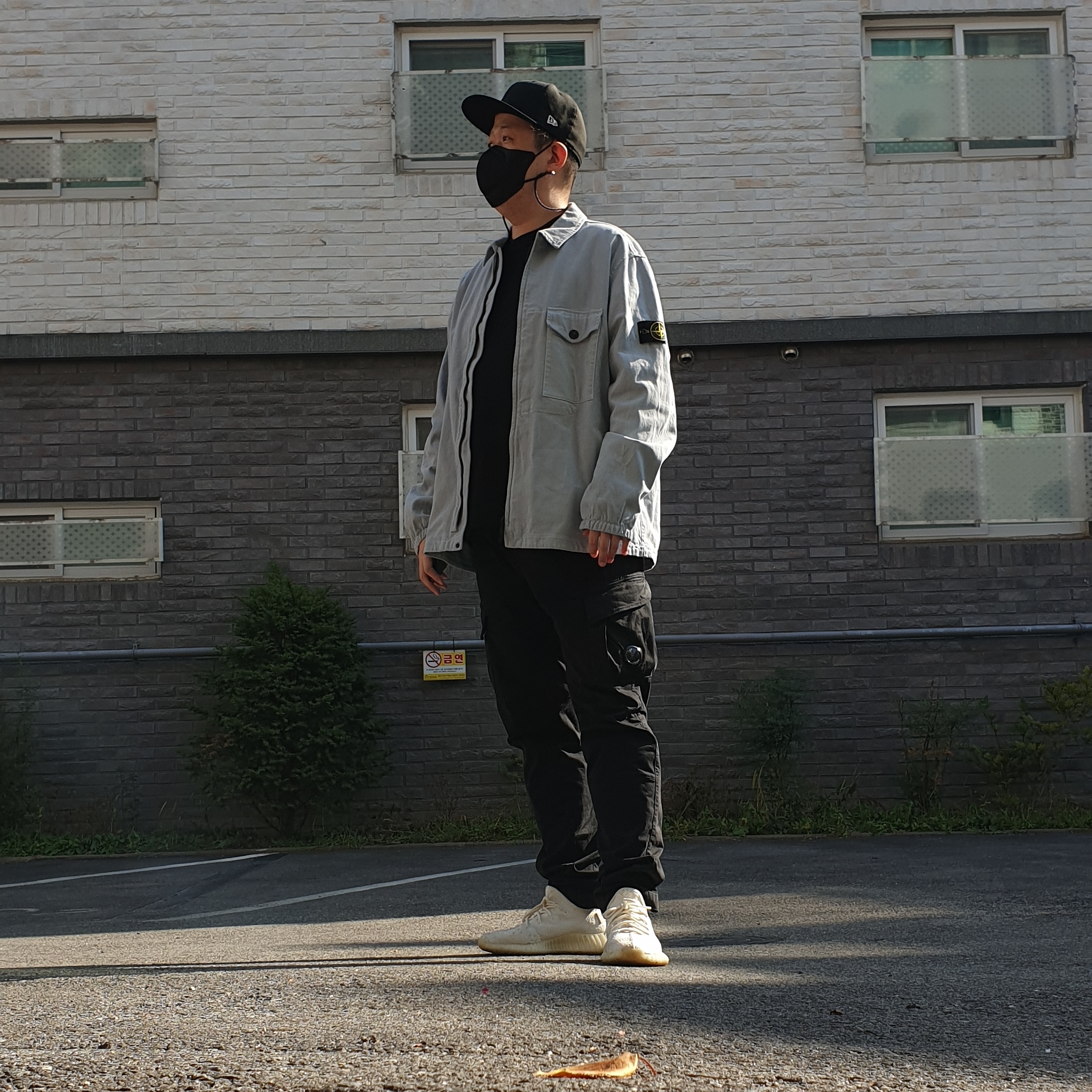 Adidas Yeezy Boost 350 V2 Cream/Triple White, Stone Island 113WN T.CO+OLD Overshirt Light Grey - 21FW 착용 스타일