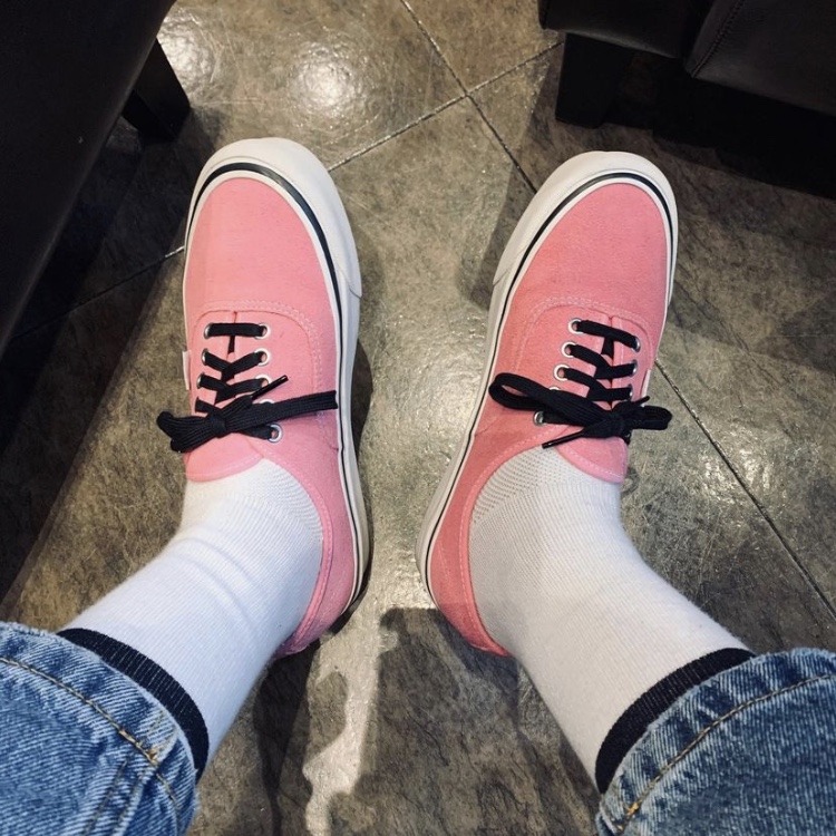 Vans Vault OG Authentic LX Red 착용 스타일