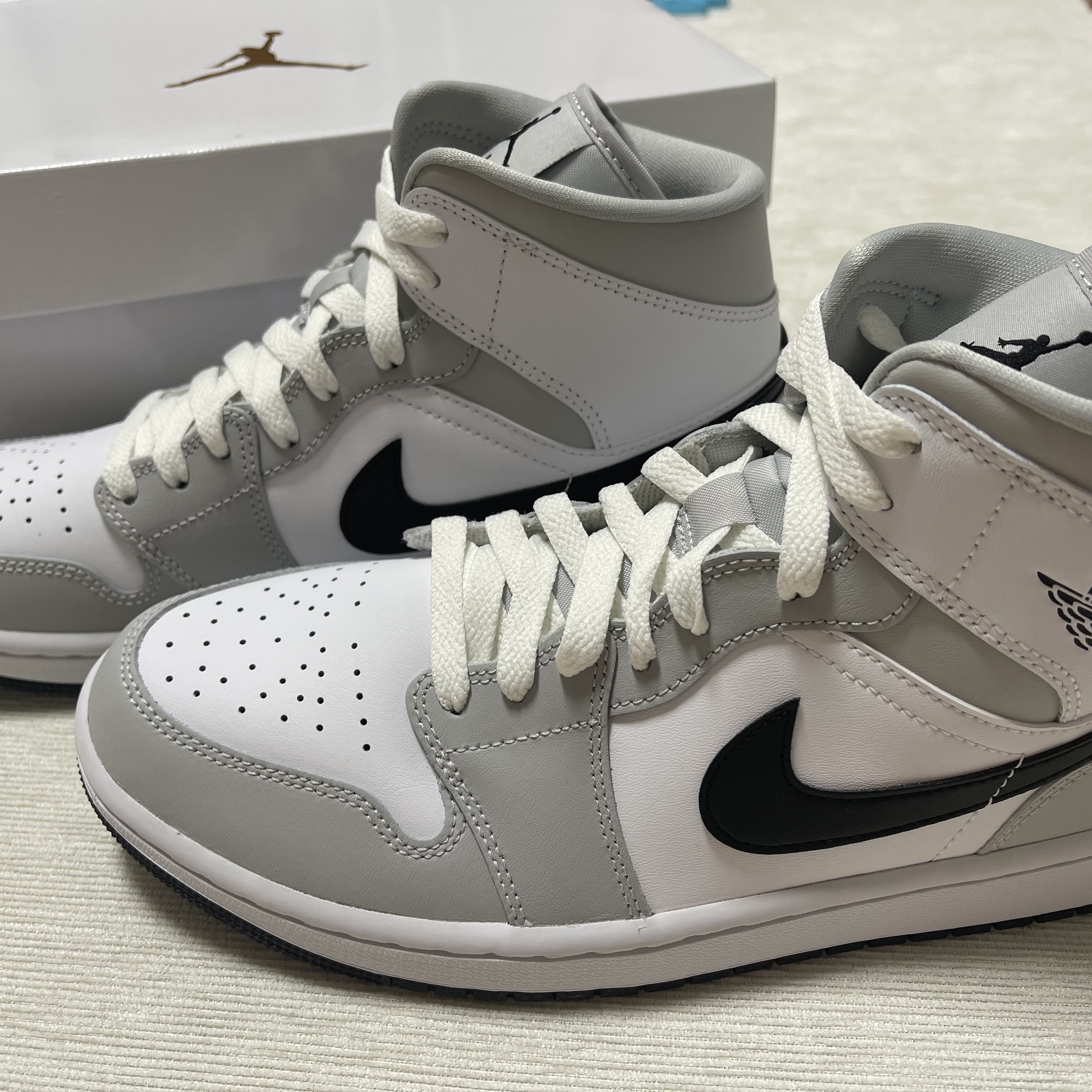 (W) Jordan 1 Mid Grey Fog 착용 스타일