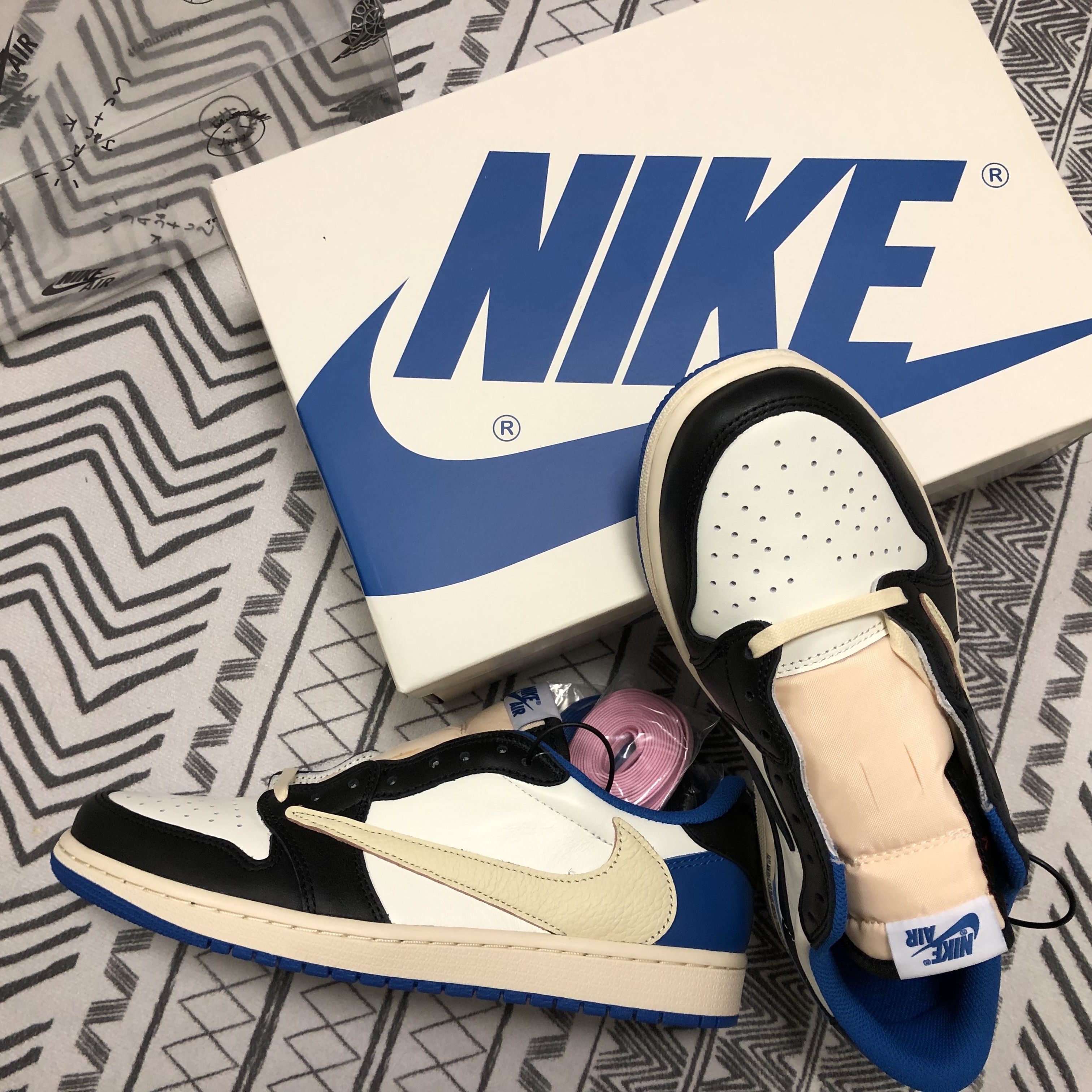 Jordan 1 x Travis Scott x Fragment Retro Low OG SP Military Blue 착용 스타일