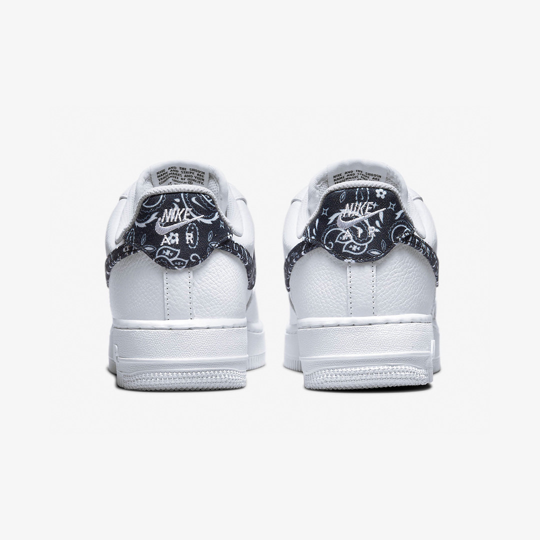 (W) Nike Air Force 1 '07 Essential Paisley Swoosh White Black 착용 스타일 - 5