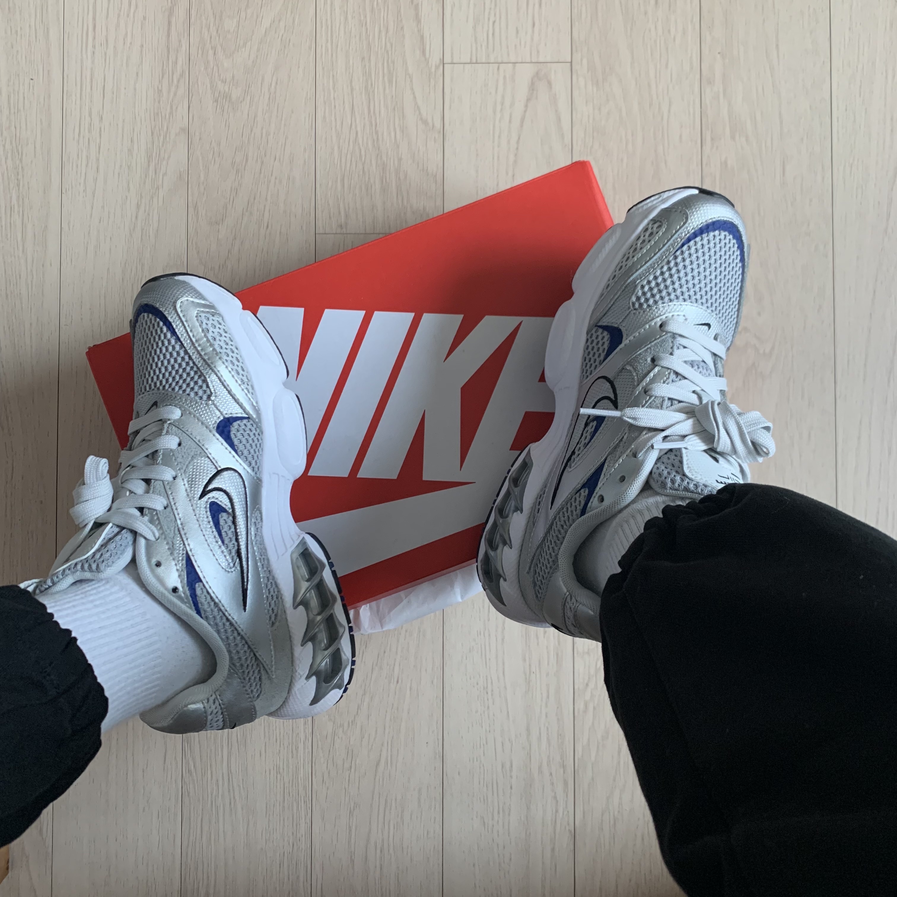 (W) Nike Zoom Air Fire Metallic Silver 착용 스타일