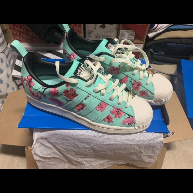 Adidas x Arizona Superstar Mint Sail Pink 착용 스타일