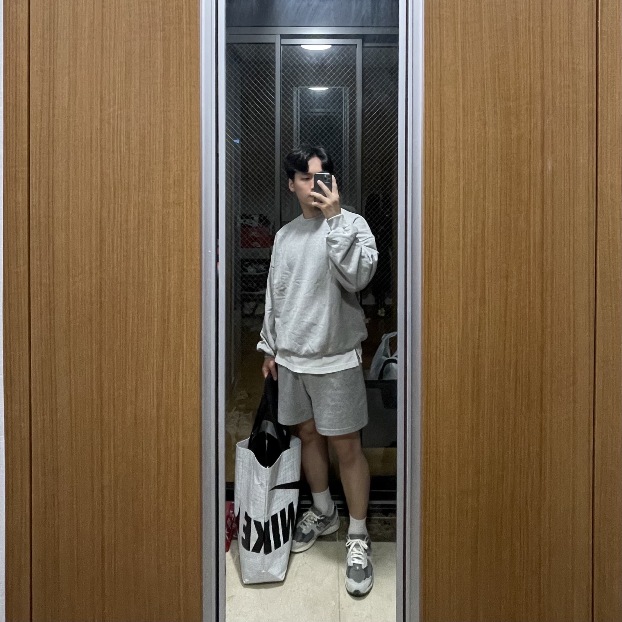 New Balance 2002R Protection Pack Rain Cloud 착용 스타일