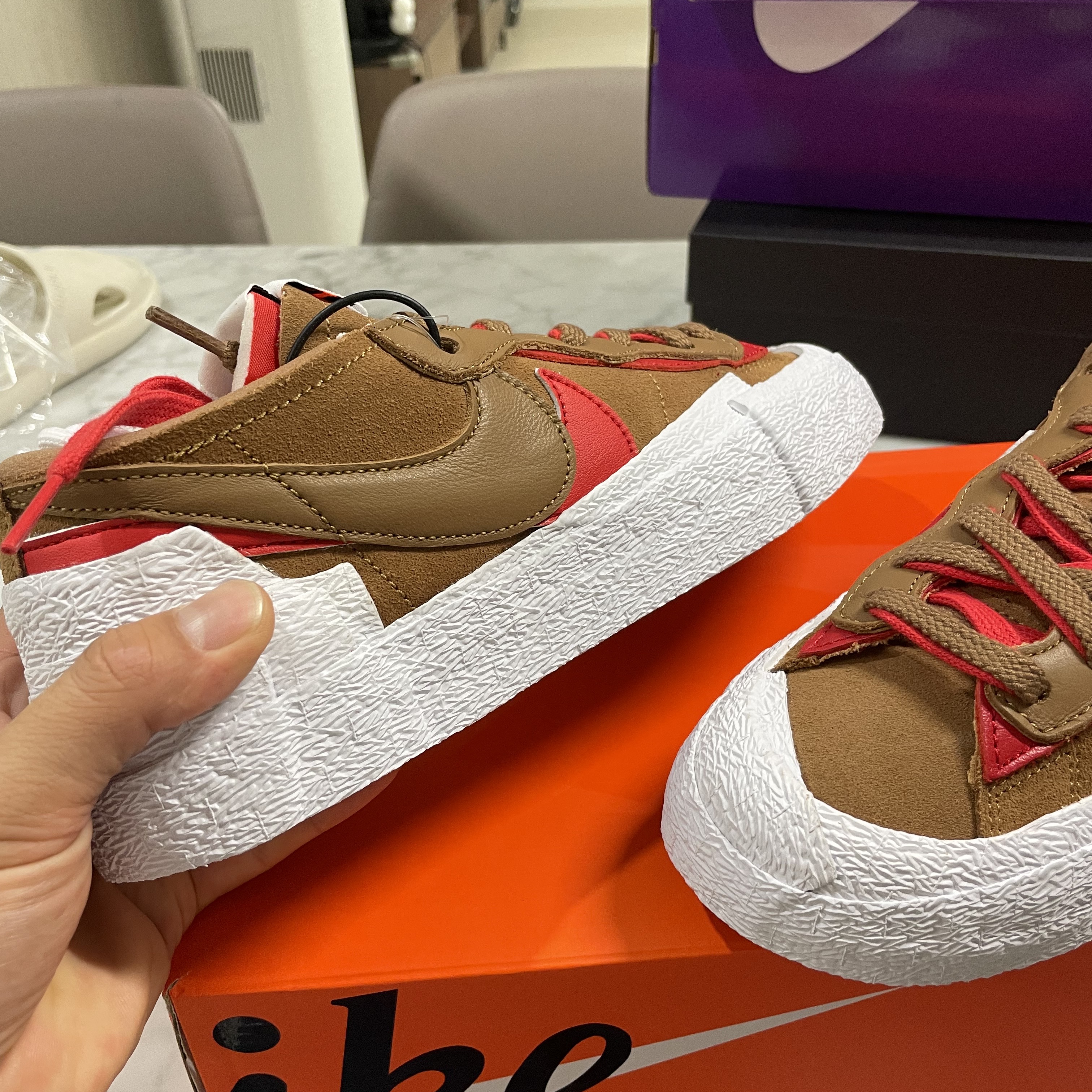 Nike x Sacai Blazer Low British Tan 착용 스타일 - 5