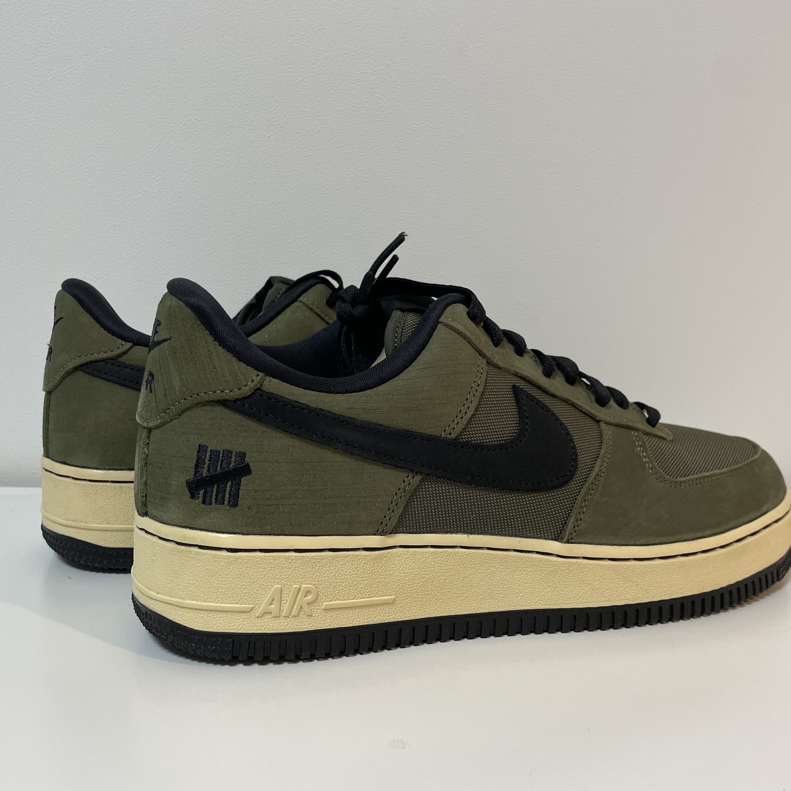 Nike x Undefeated Air Force 1 Low SP Ballistic 착용 스타일 - 2