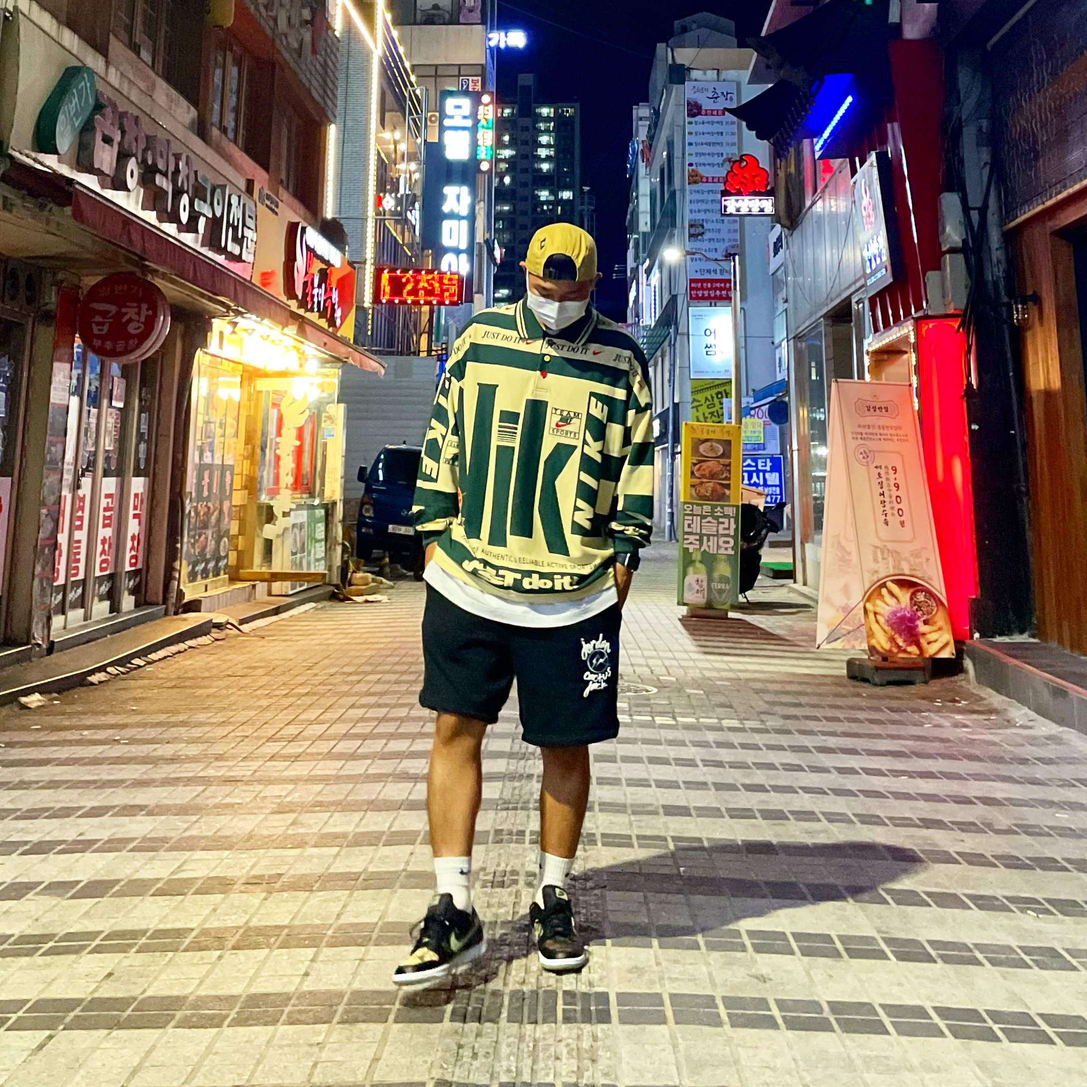 Nike Dunk Low SE Black Multi Camo, Jordan x Travis Scott x Fragment Shorts Black (DJ0617-010) 착용 스타일