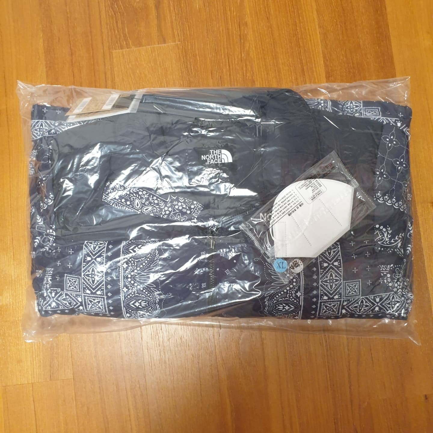The North Face 1996 Novelty Nuptse Jacket Dark Navy 착용 스타일 - 3