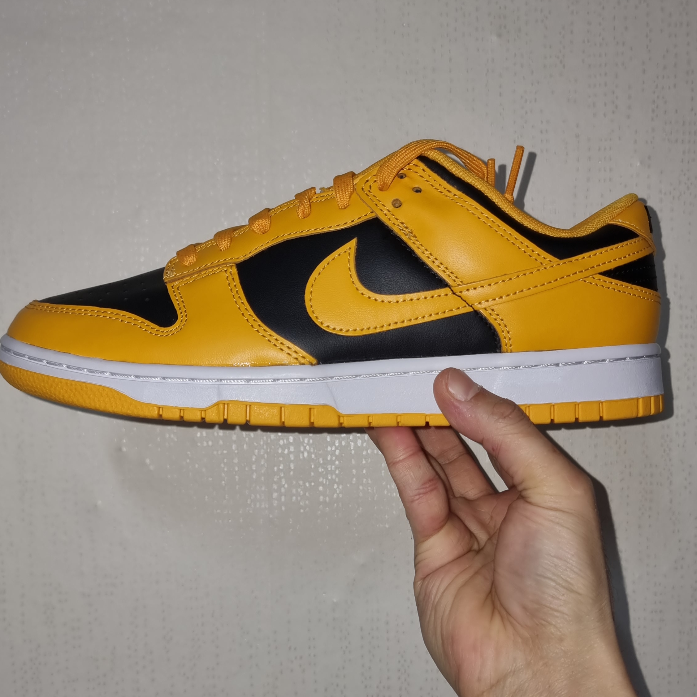Nike Dunk Low Retro Championship Goldenrod 착용 스타일 - 1