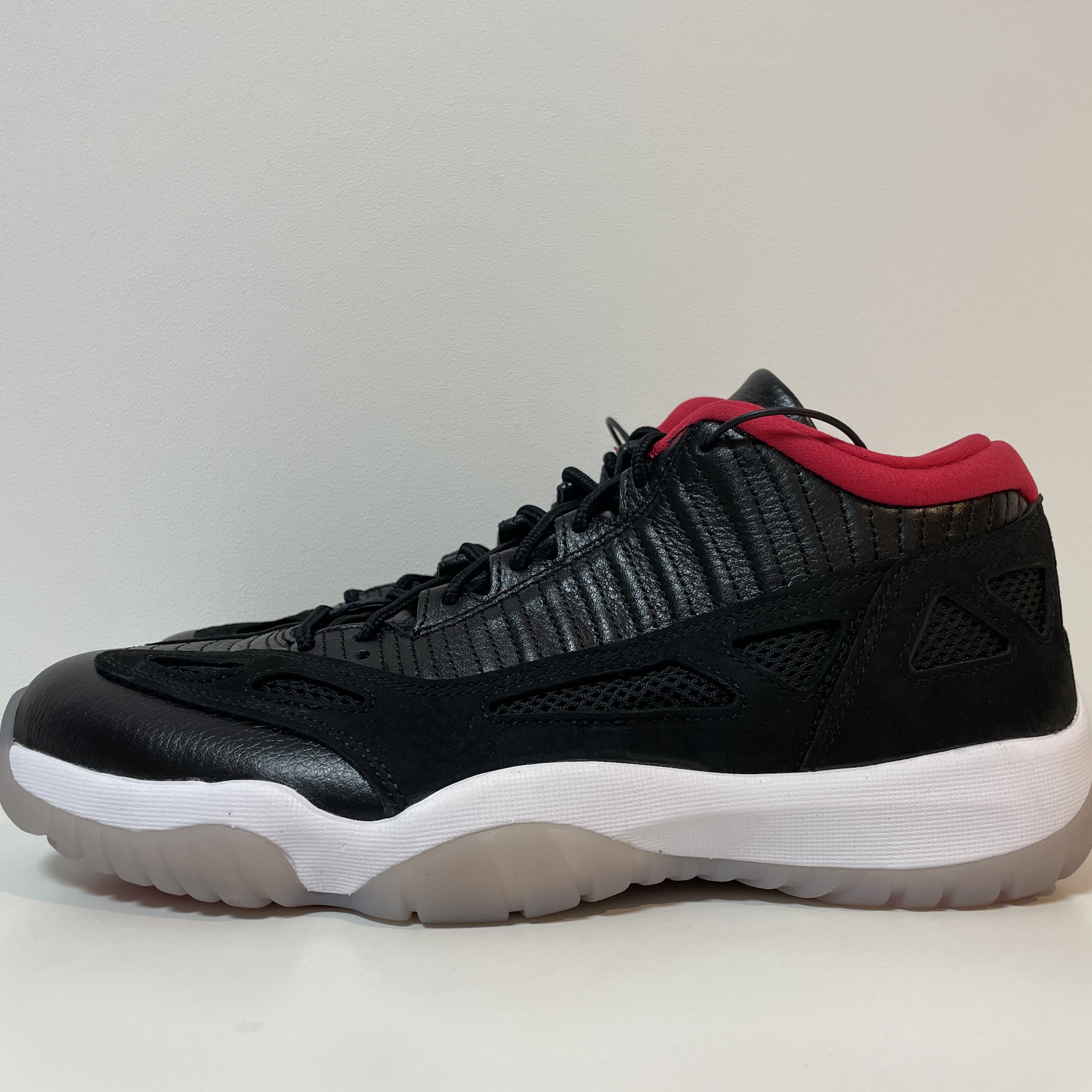 Jordan 11 Retro Low IE Bred 2021 착용 스타일 - 1