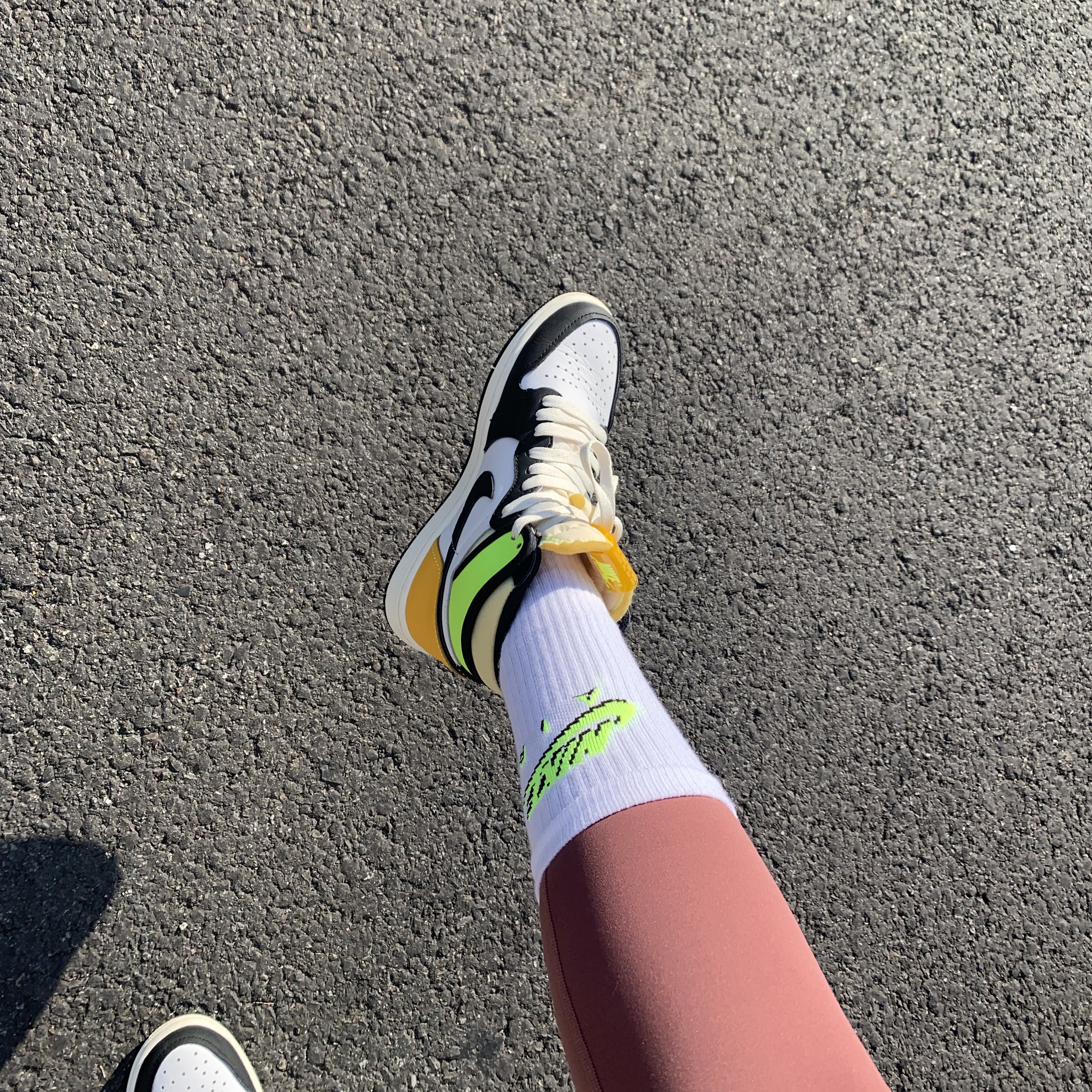Jordan 1 Retro High OG Volt Gold 착용 스타일