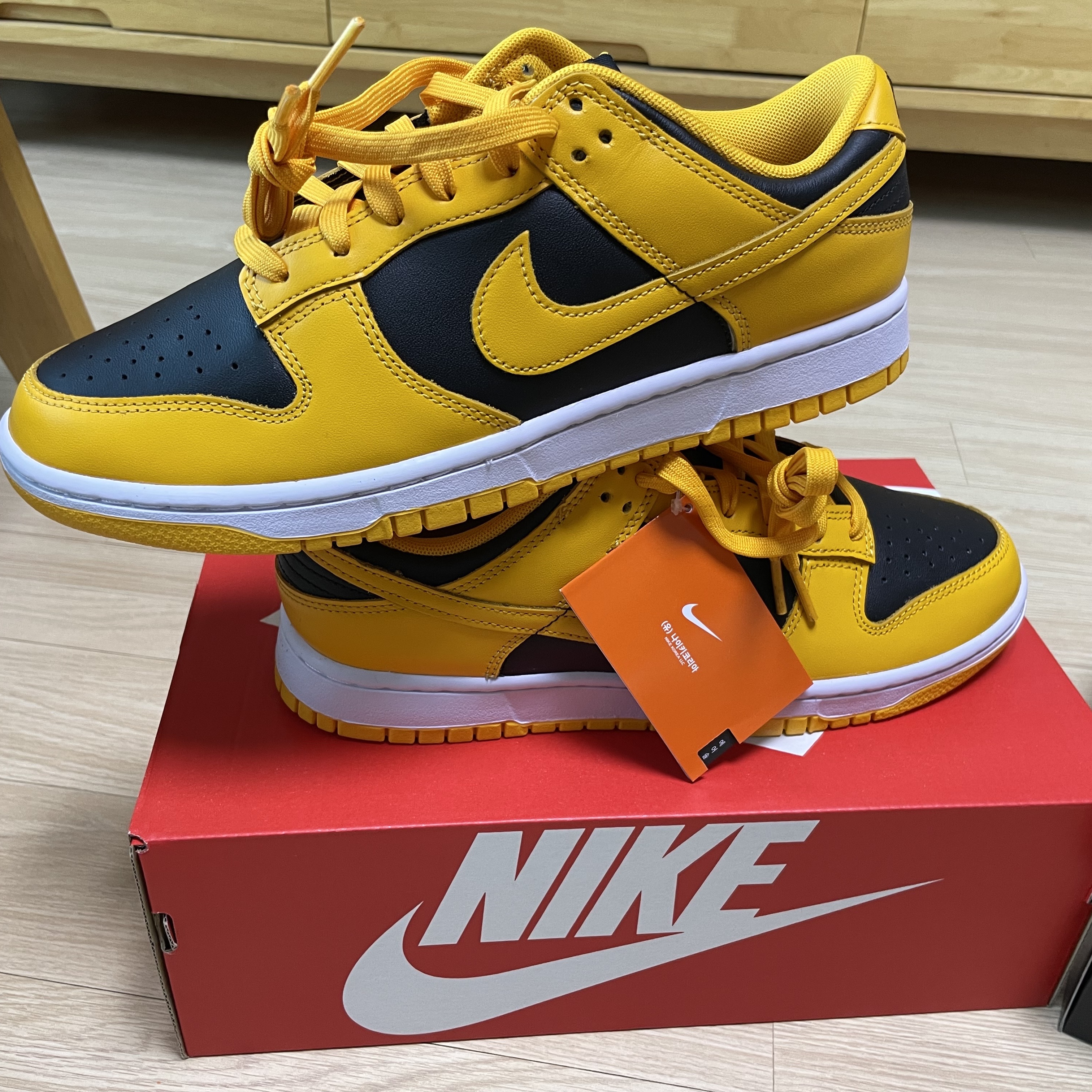 Nike Dunk Low Retro Championship Goldenrod, Nike x Patta Air Max 1 Monarch 착용 스타일 - 2