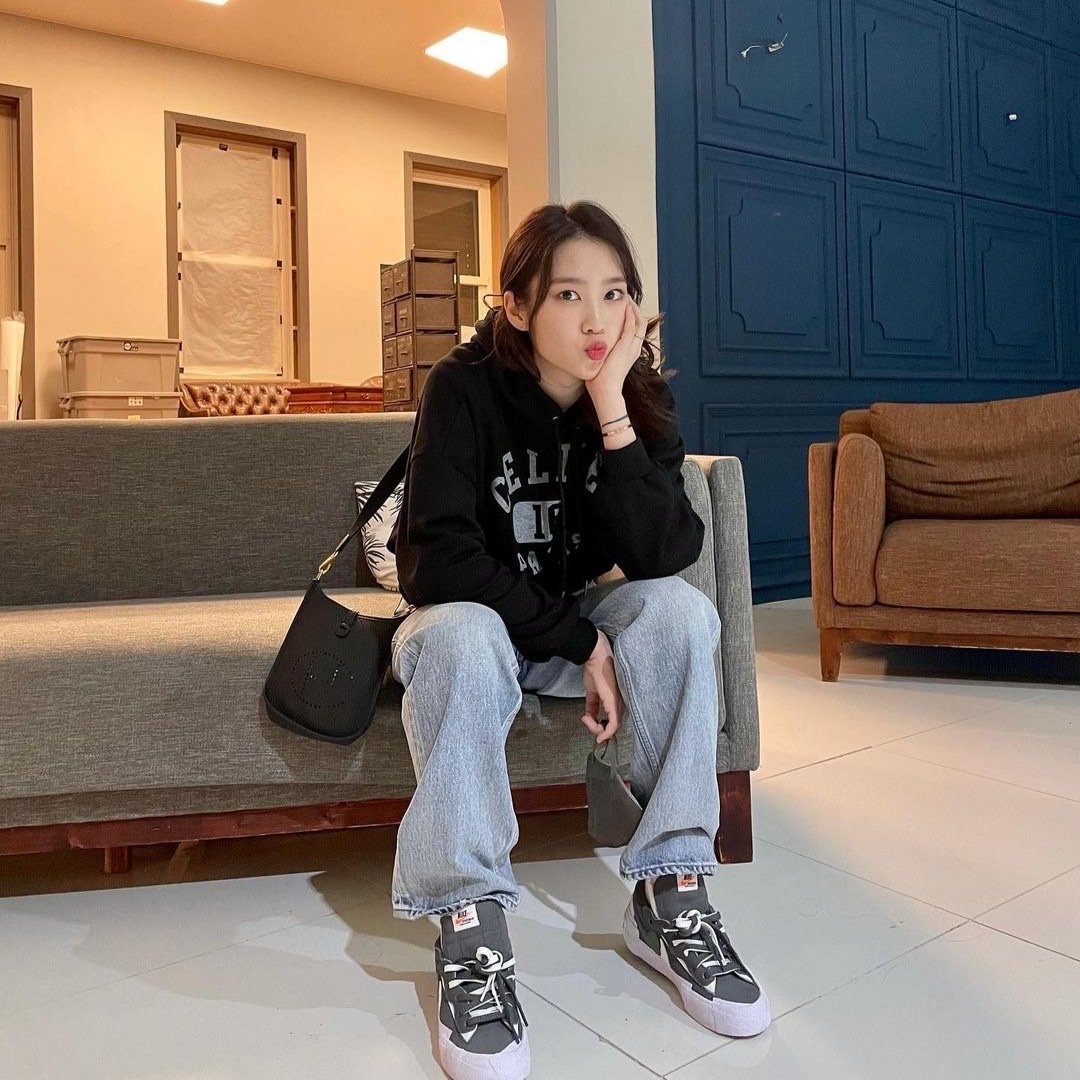 Nike x Sacai Blazer Low Iron Grey 착용 스타일 - 2