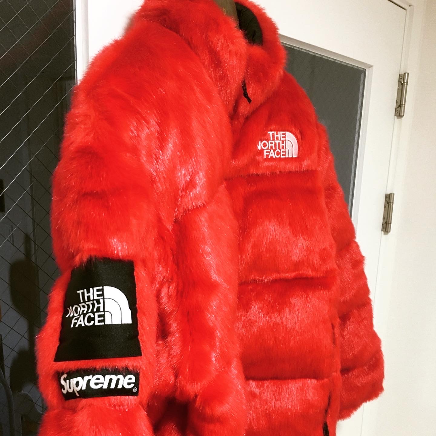 Supreme x The North Face Faux Fur Nuptse Jacket Red - 20FW 착용 스타일 - 2