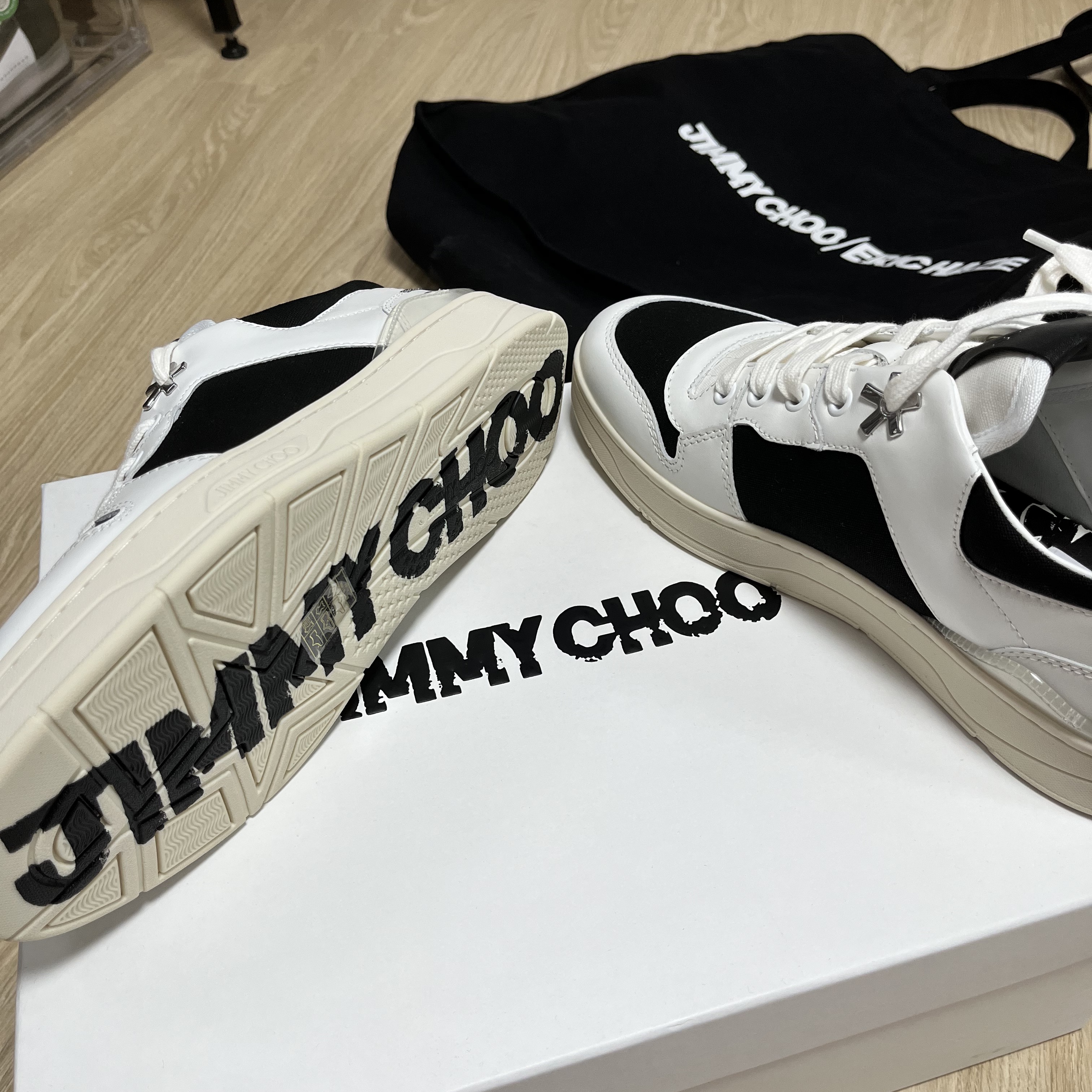 Jimmy Choo x Eric Haze x Poggy Florent Trainer White Black 착용 스타일 - 2