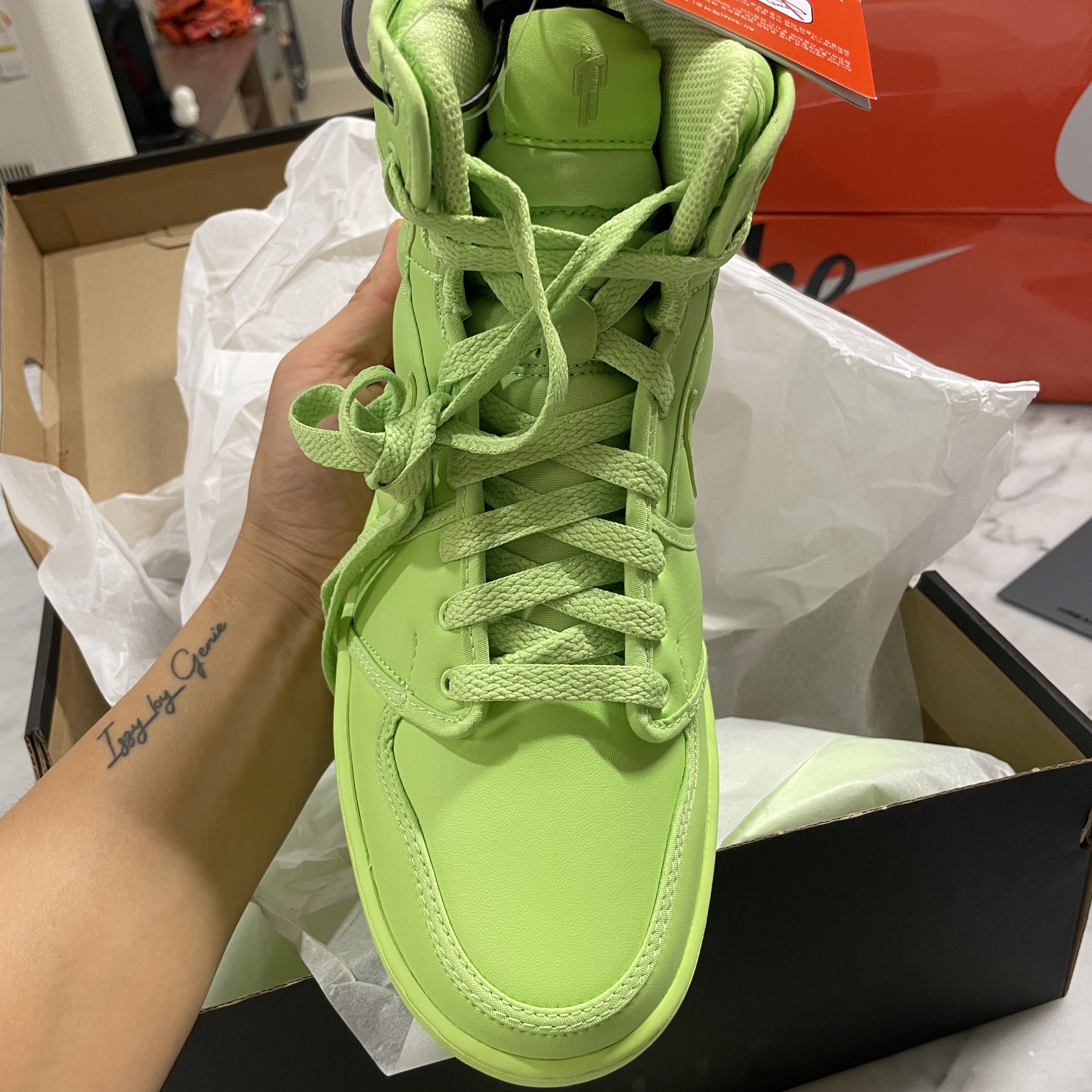 (W) Jordan 1 x Billie Eilish KO SP Lime Green 착용 스타일 - 1