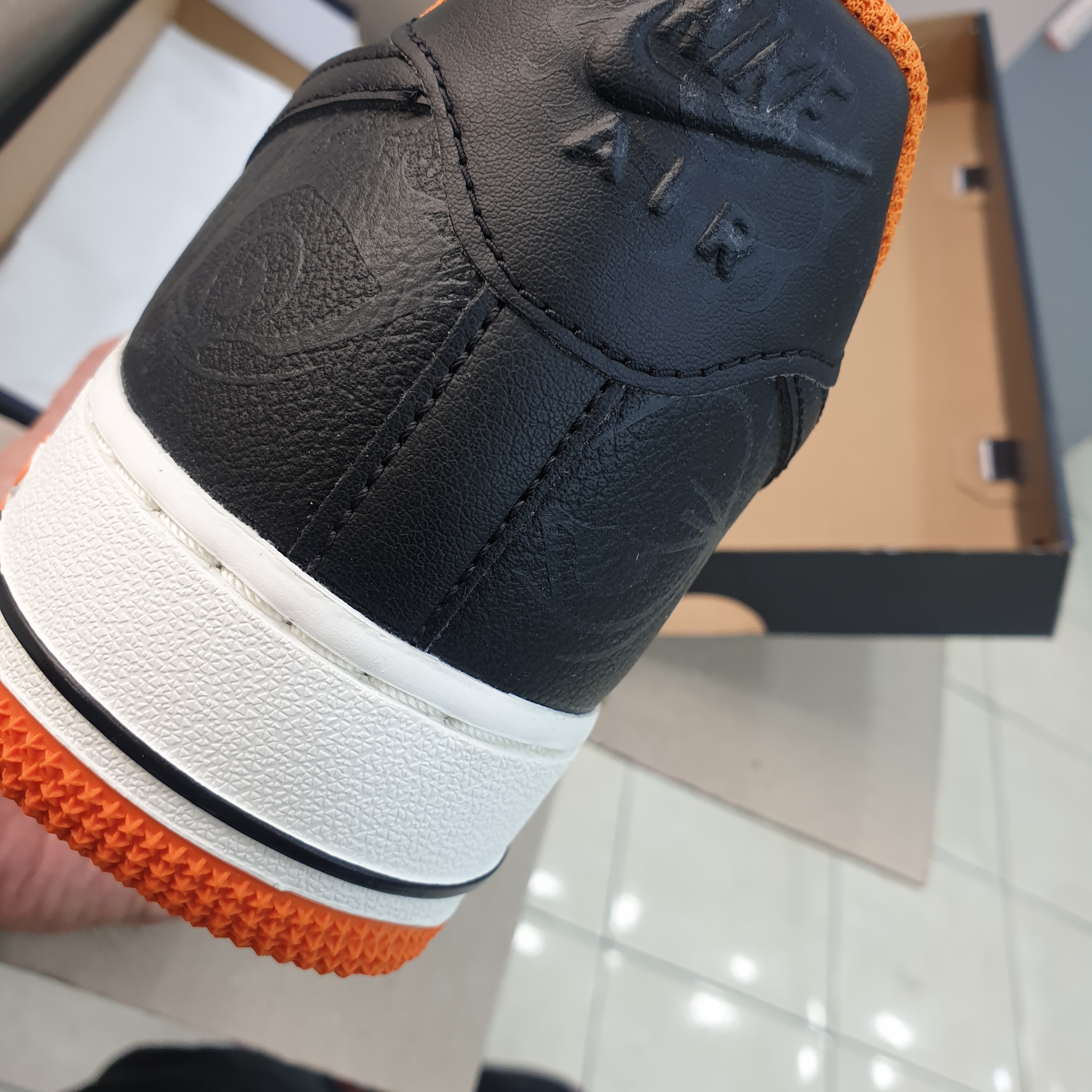 Nike Air Force 1 '07 PRM Halloween 착용 스타일 - 1
