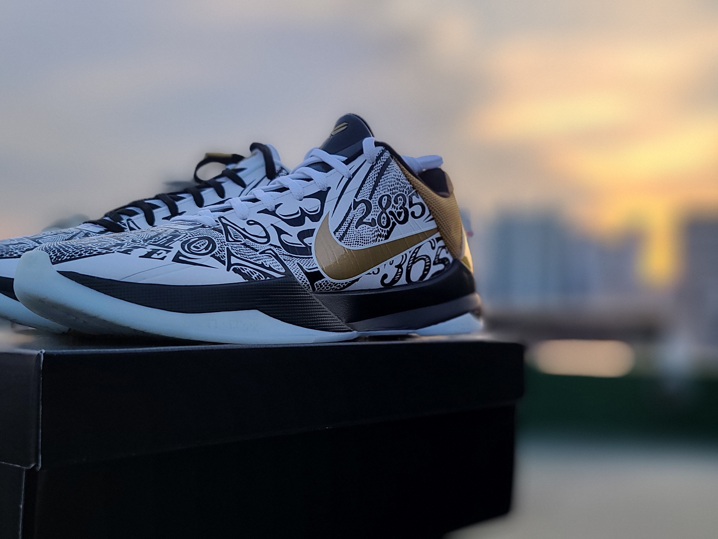 Jordan 5 x Off-White Retro SP Sail Fire Red, Nike x Undefeated Kobe 4 Protro Phoenix Suns 착용 스타일 - 5