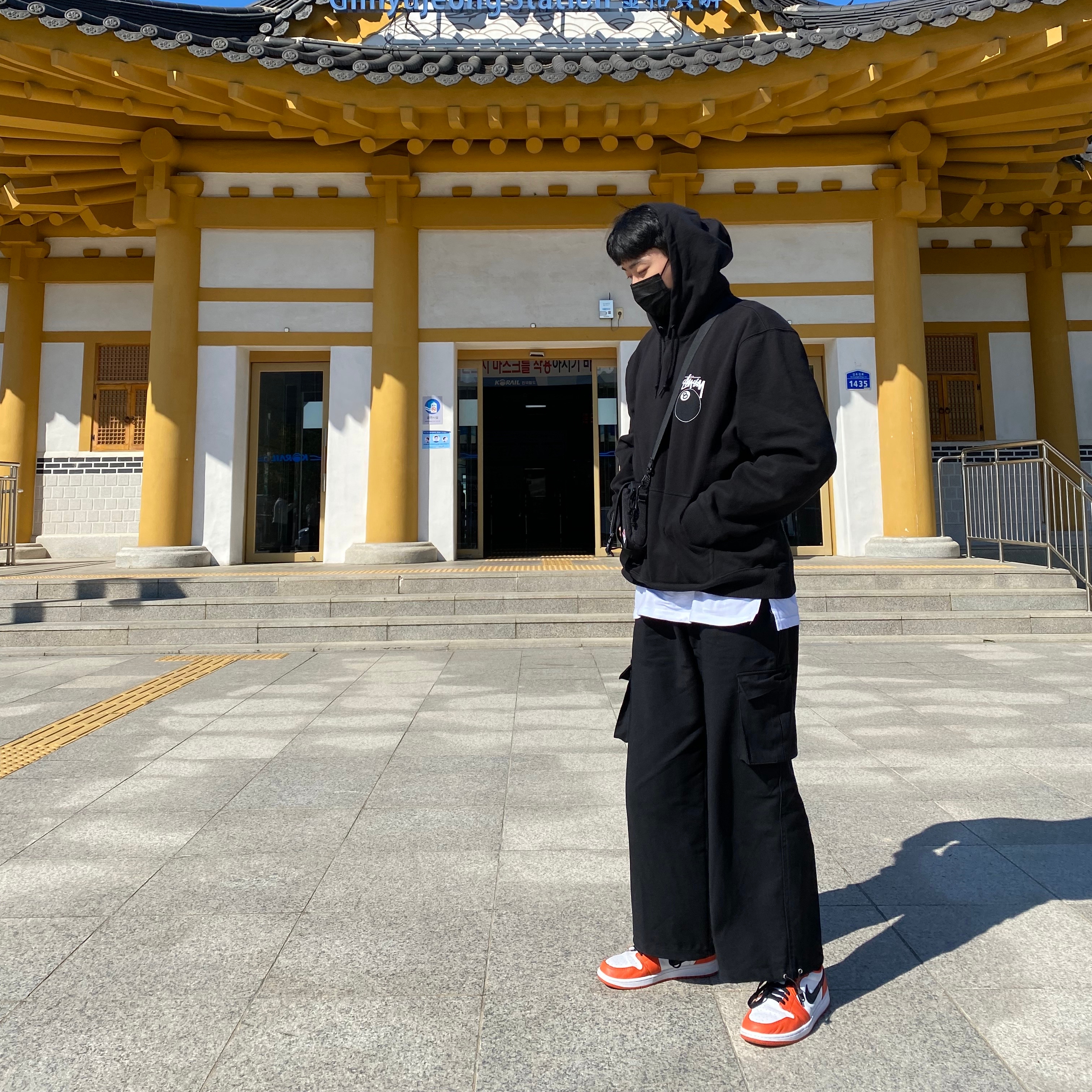 Stussy 8 Ball Hoodie Black - 21FW, Jordan 1 Low OG Starfish 착용 스타일