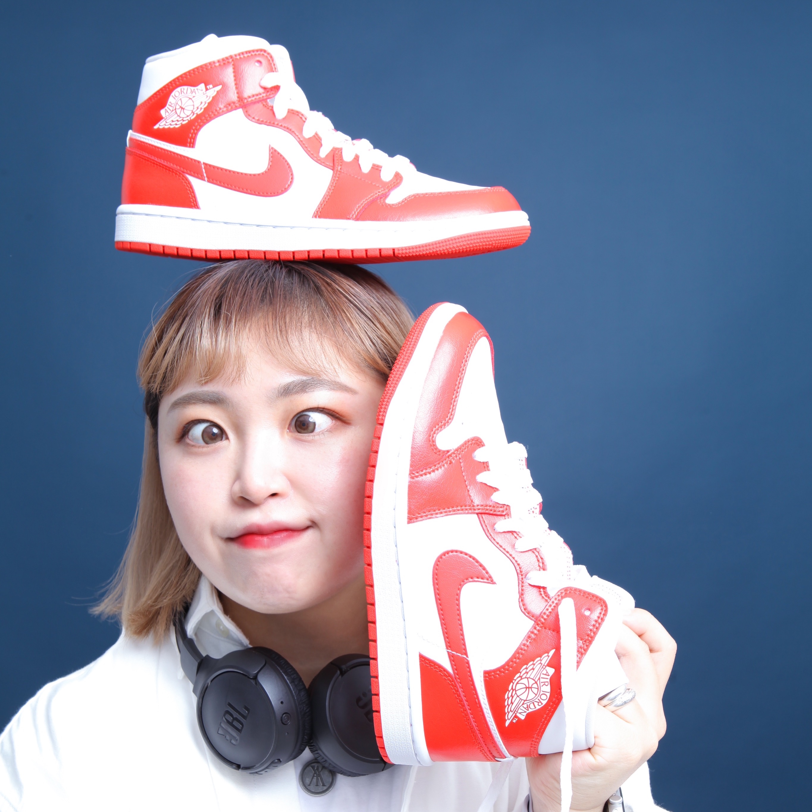 (W) Jordan 1 Mid Habanero Red 착용 스타일 - 2