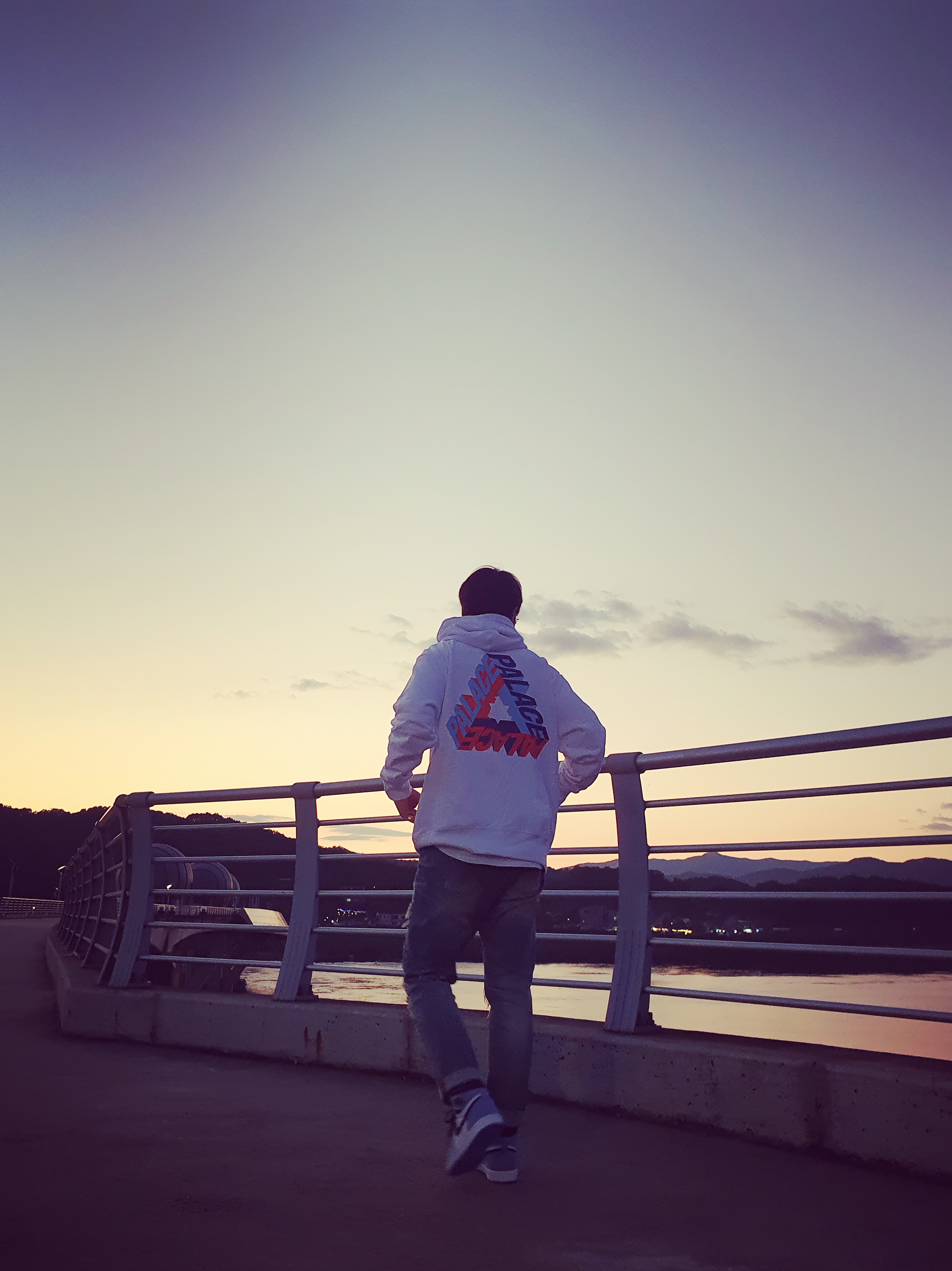 Palace P-3D Hood White - 21FW, Jordan 1 Retro High OG University Blue 착용 스타일