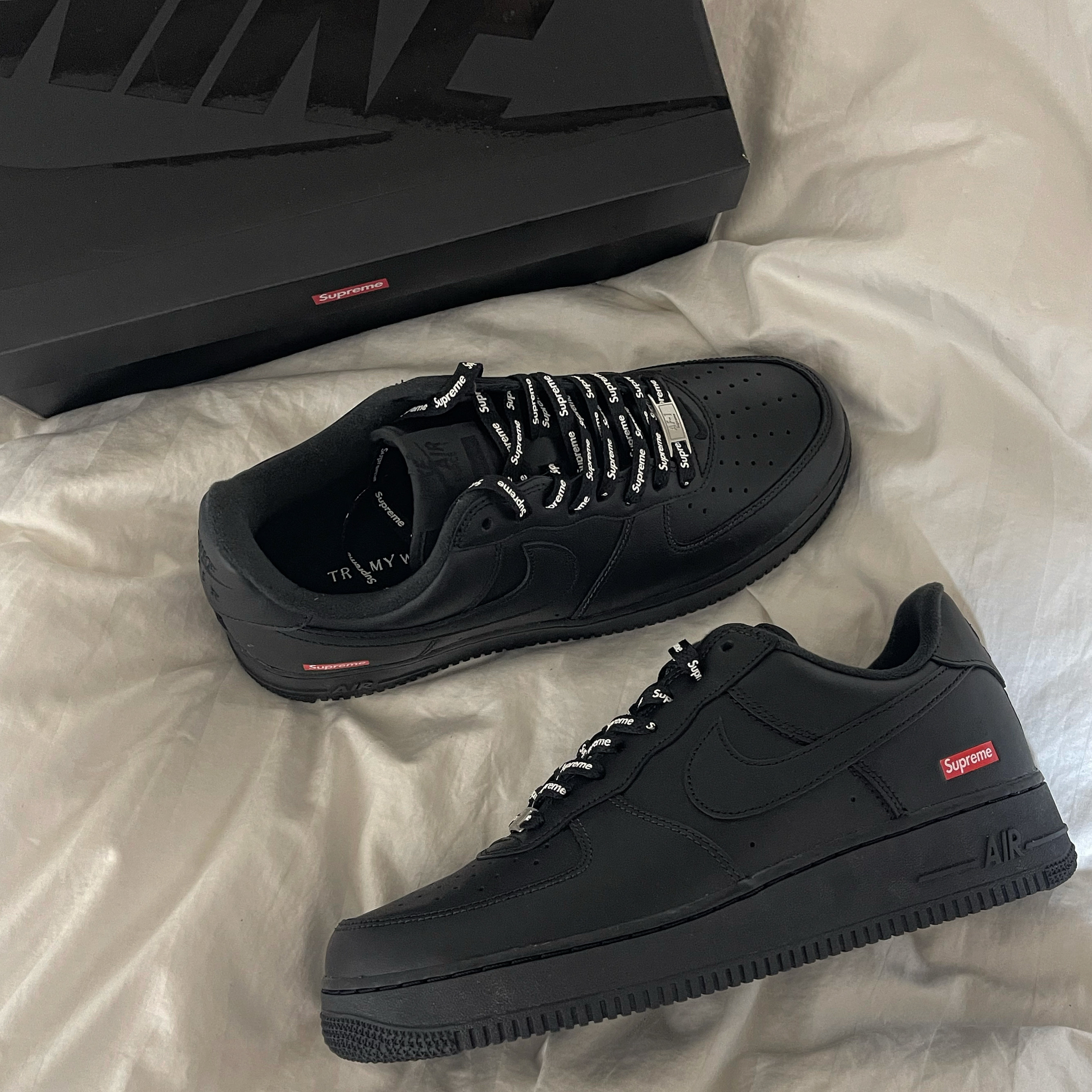 Nike x Supreme Air Force 1 Low Black 착용 스타일
