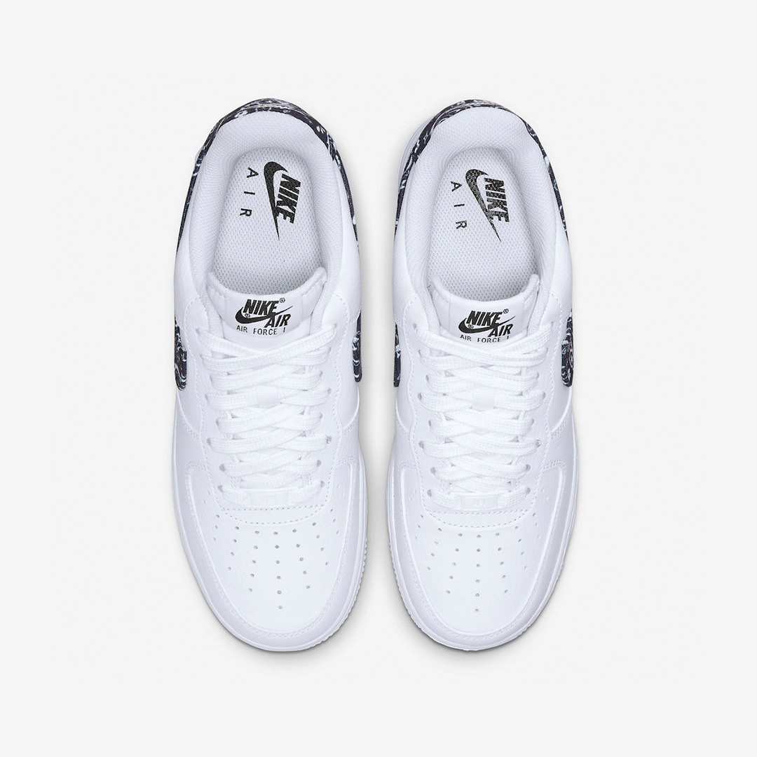 (W) Nike Air Force 1 '07 Essential Paisley Swoosh White Black 착용 스타일 - 4